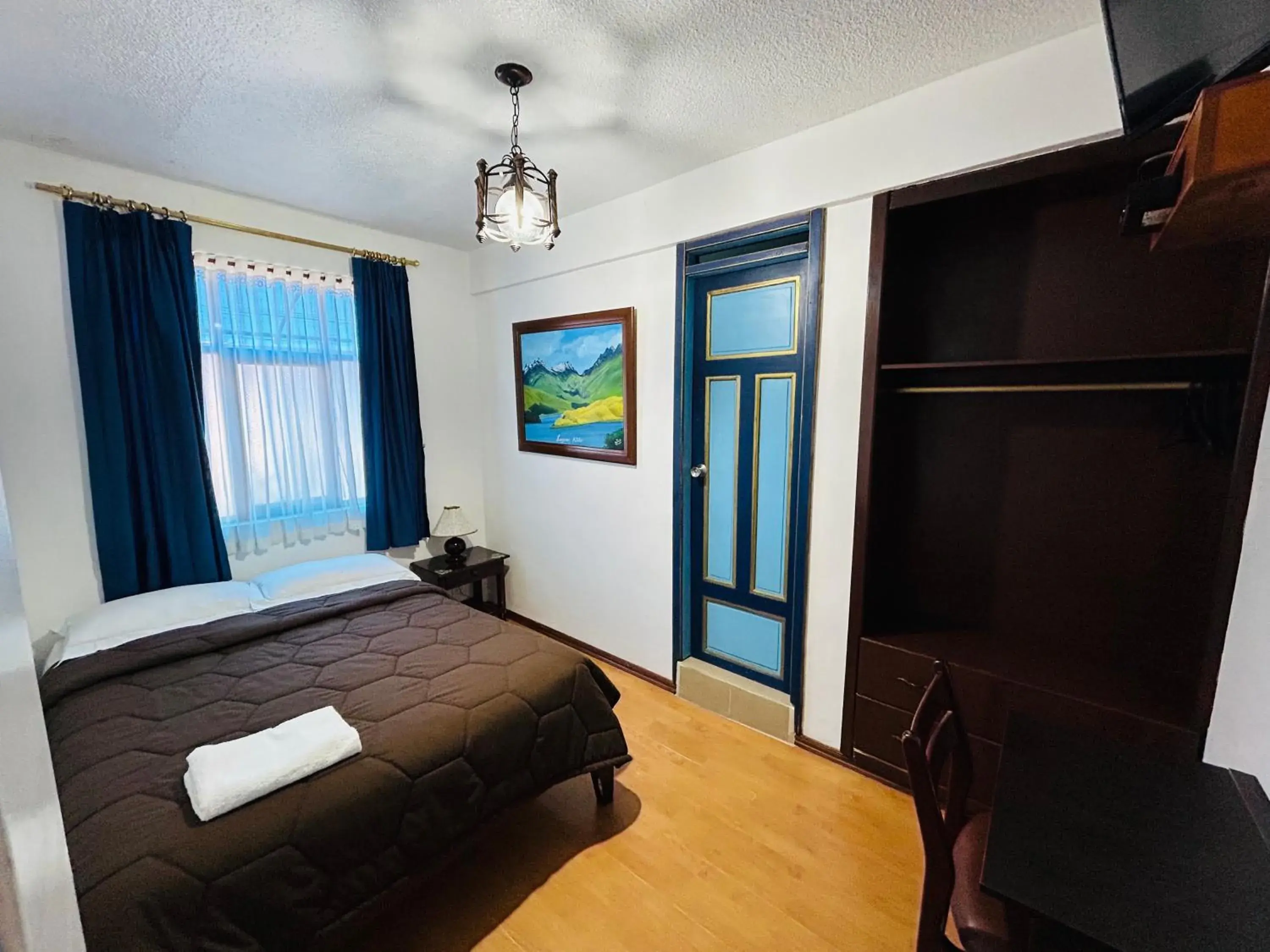 Standard Queen Room - single occupancy in Hotel Montecarlo Standard Queen Room - single occupancy in Hotel Montecarlo