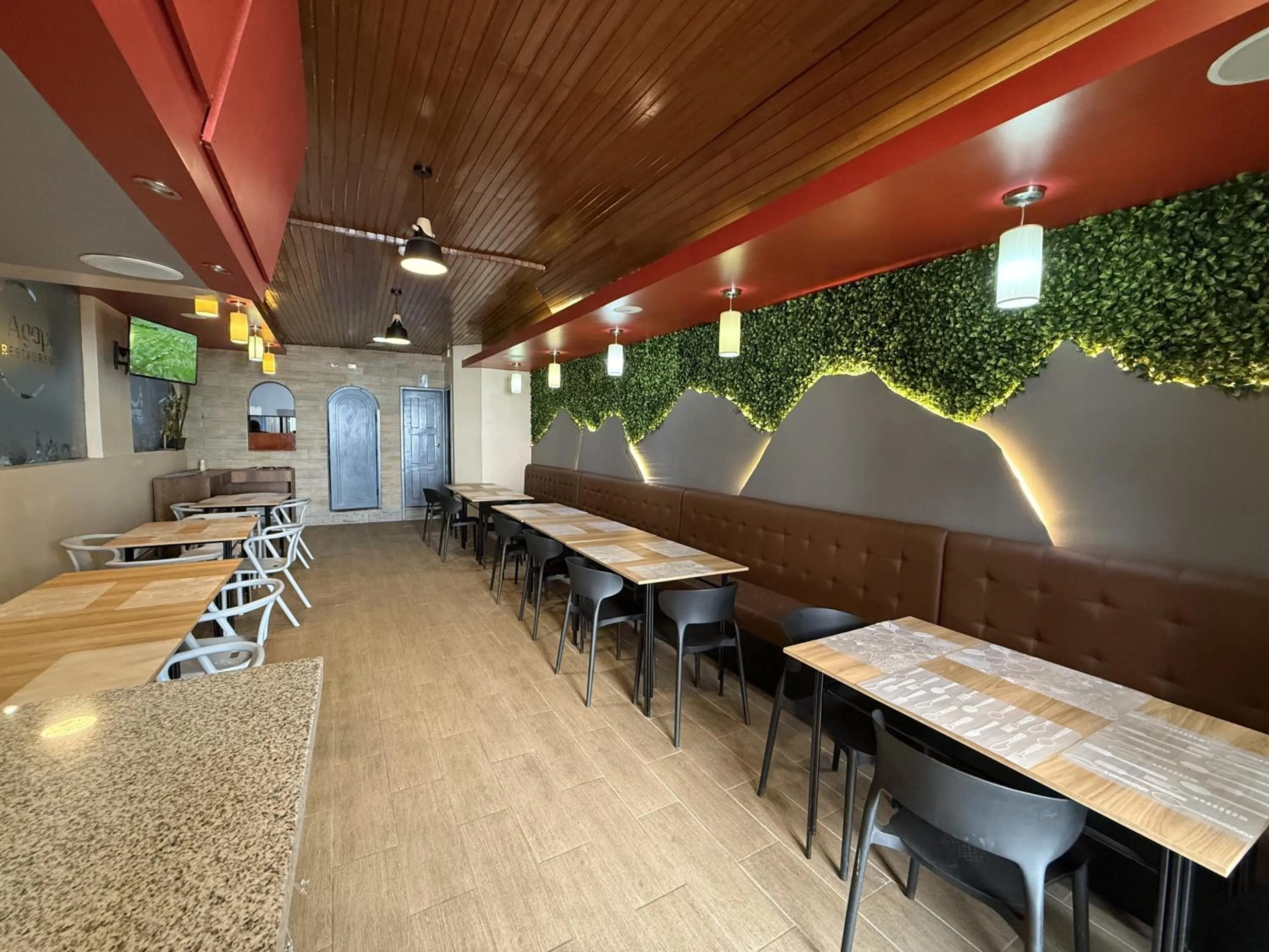 Restaurant/places to eat in Hotel Montecarlo