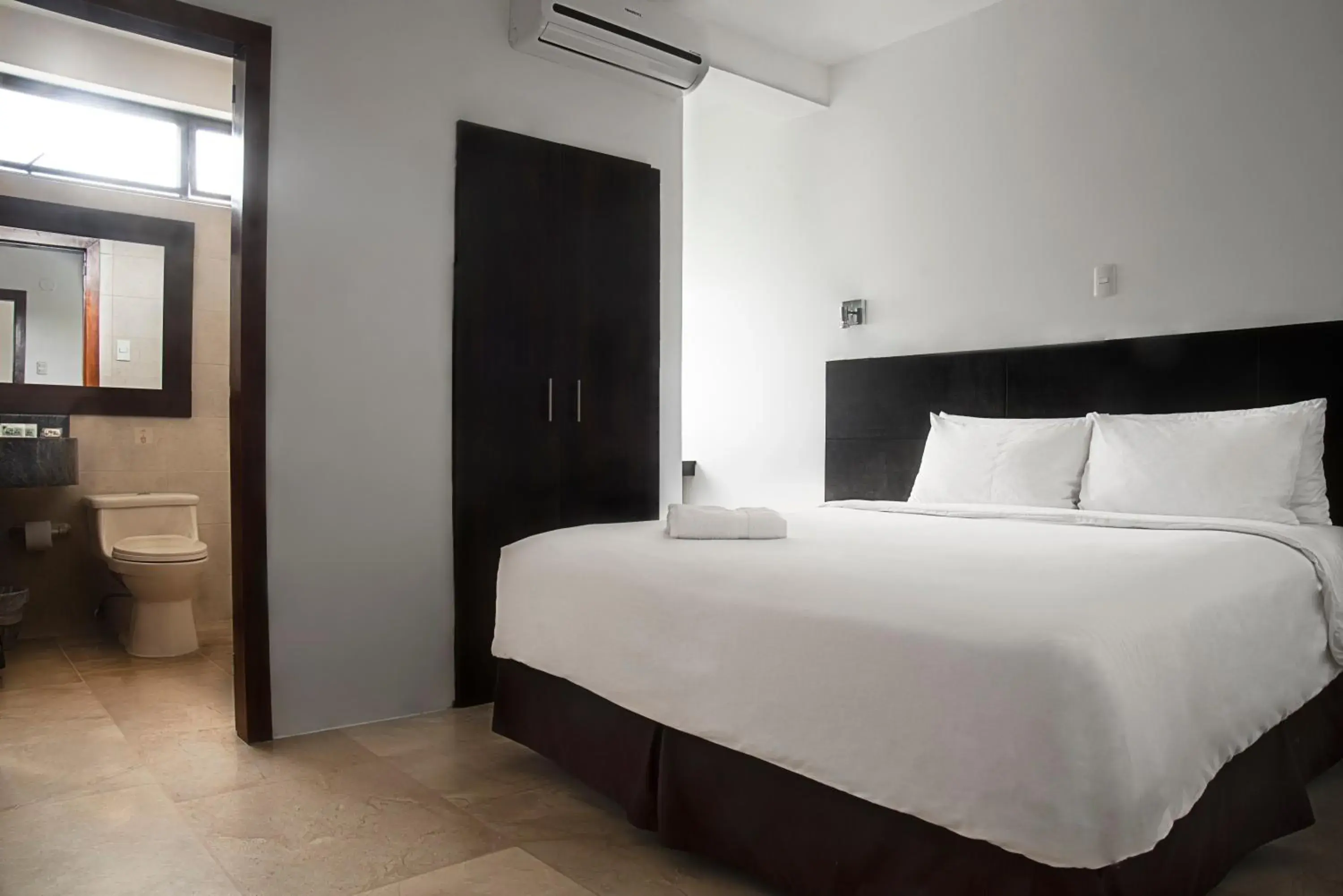 Queen Room - single occupancy in Hotel La Ría Playas Queen Room - single occupancy in Hotel La Ría Playas