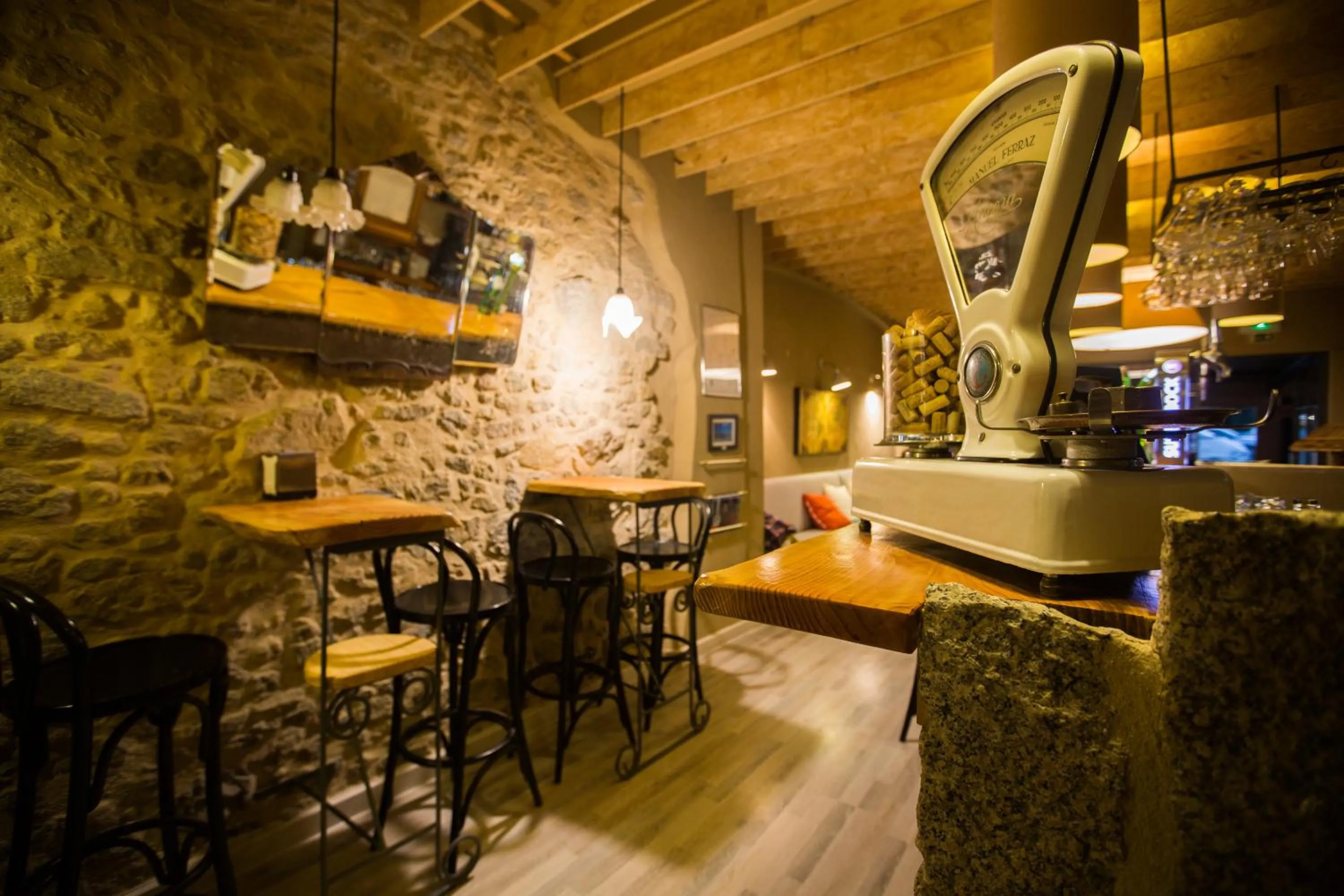 Restaurant/places to eat in Quinta do Caminho, AL