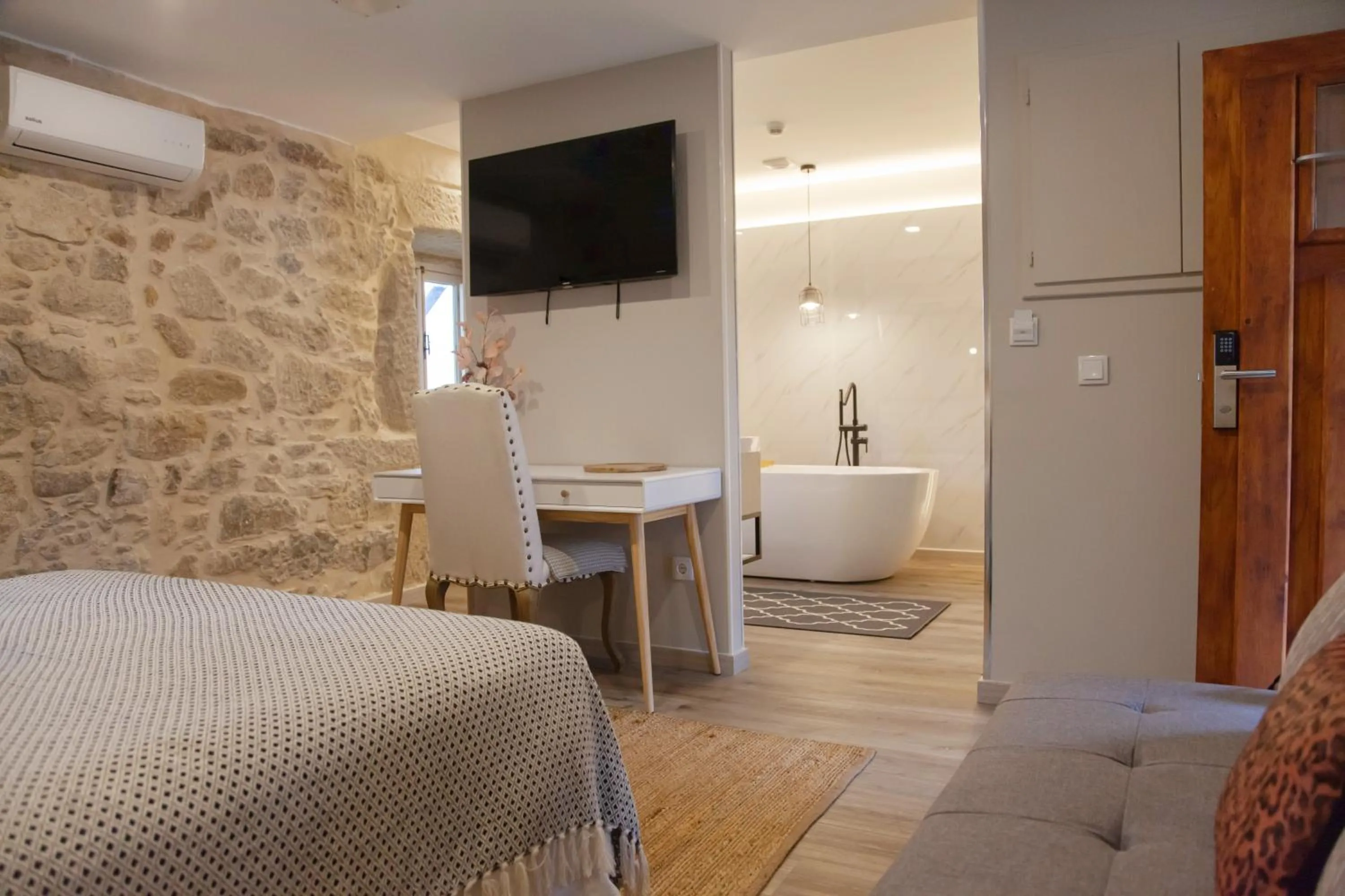 Toilet, Bed in Quinta do Caminho, AL