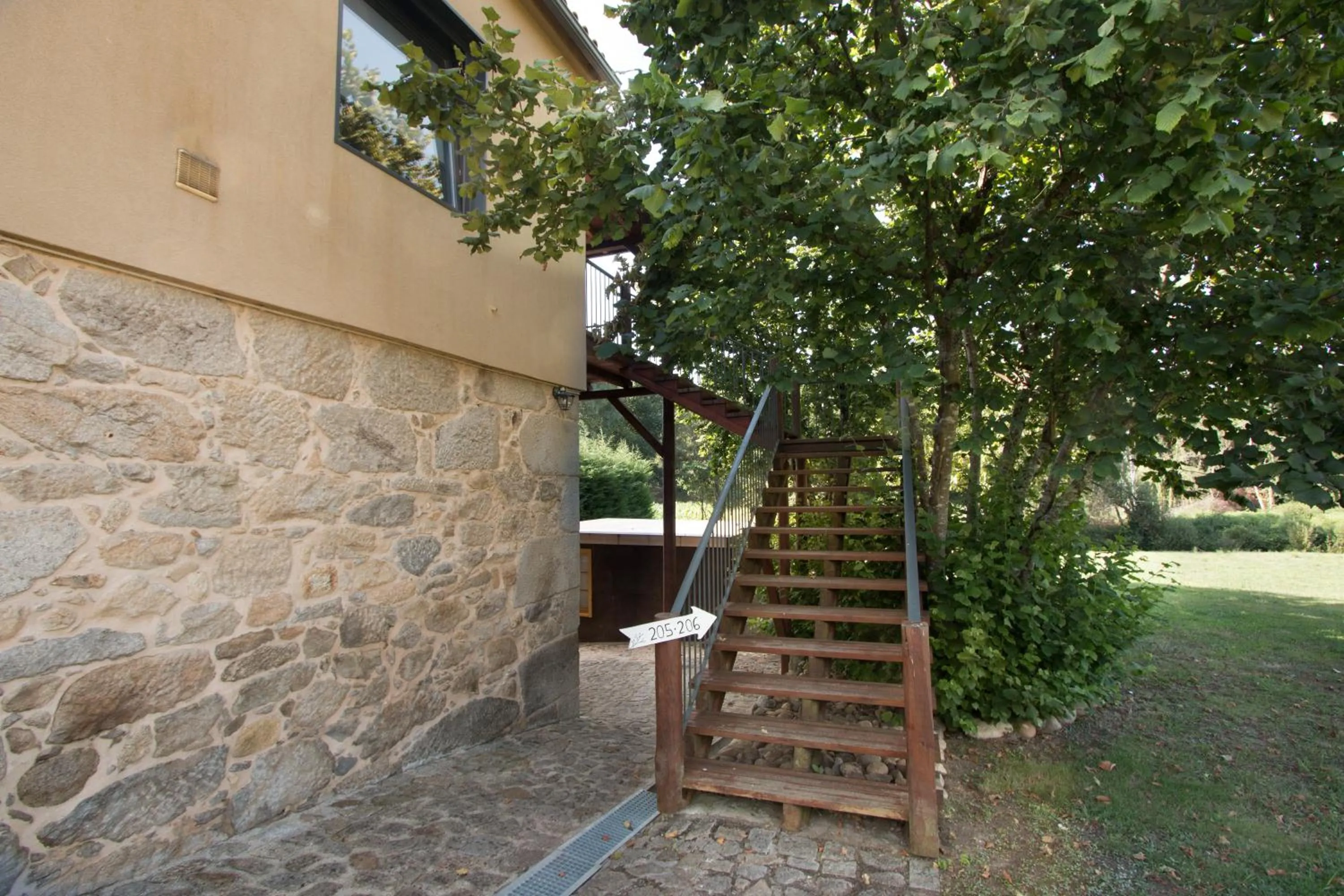 Property building in Quinta do Caminho, AL