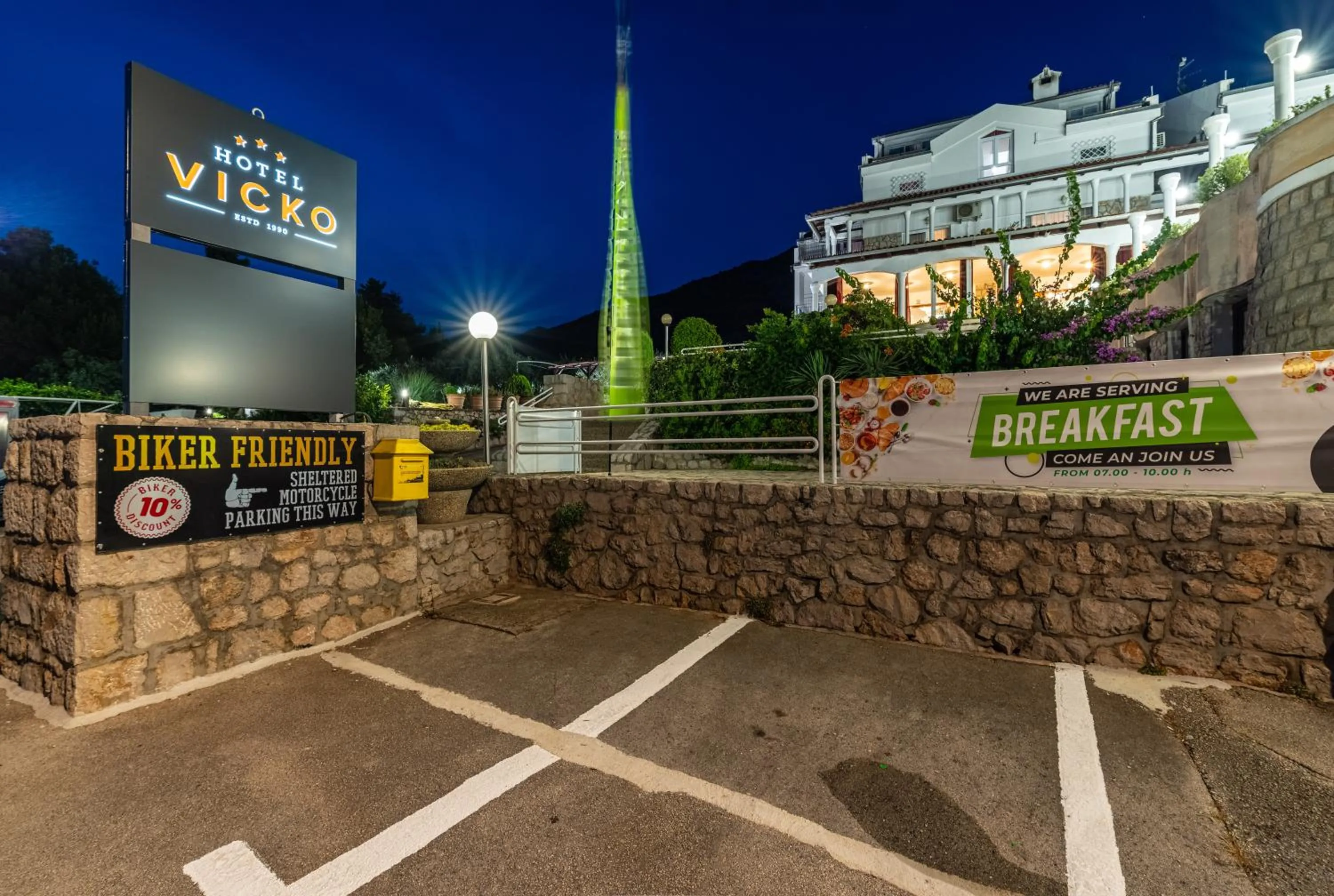 Facade/entrance in Hotel Vicko