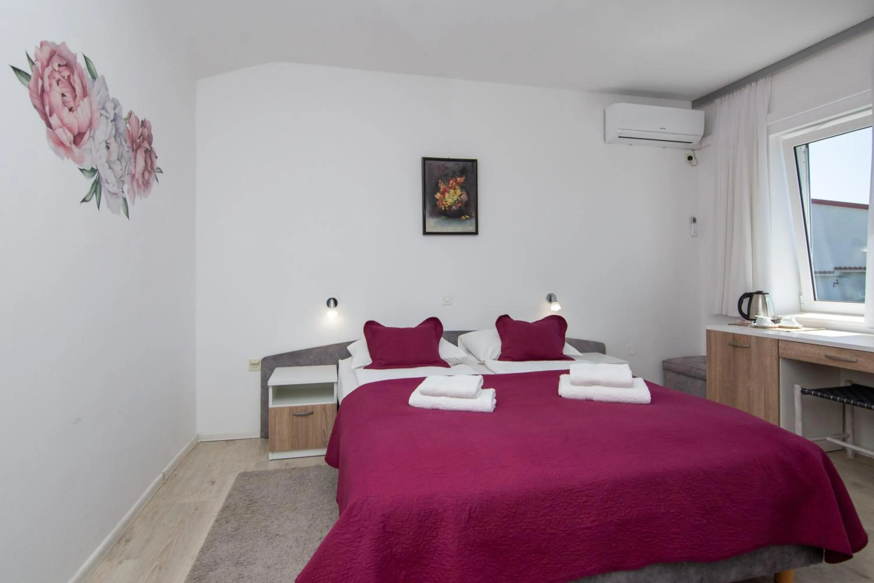 Property building, Bed in Hotel Vicko