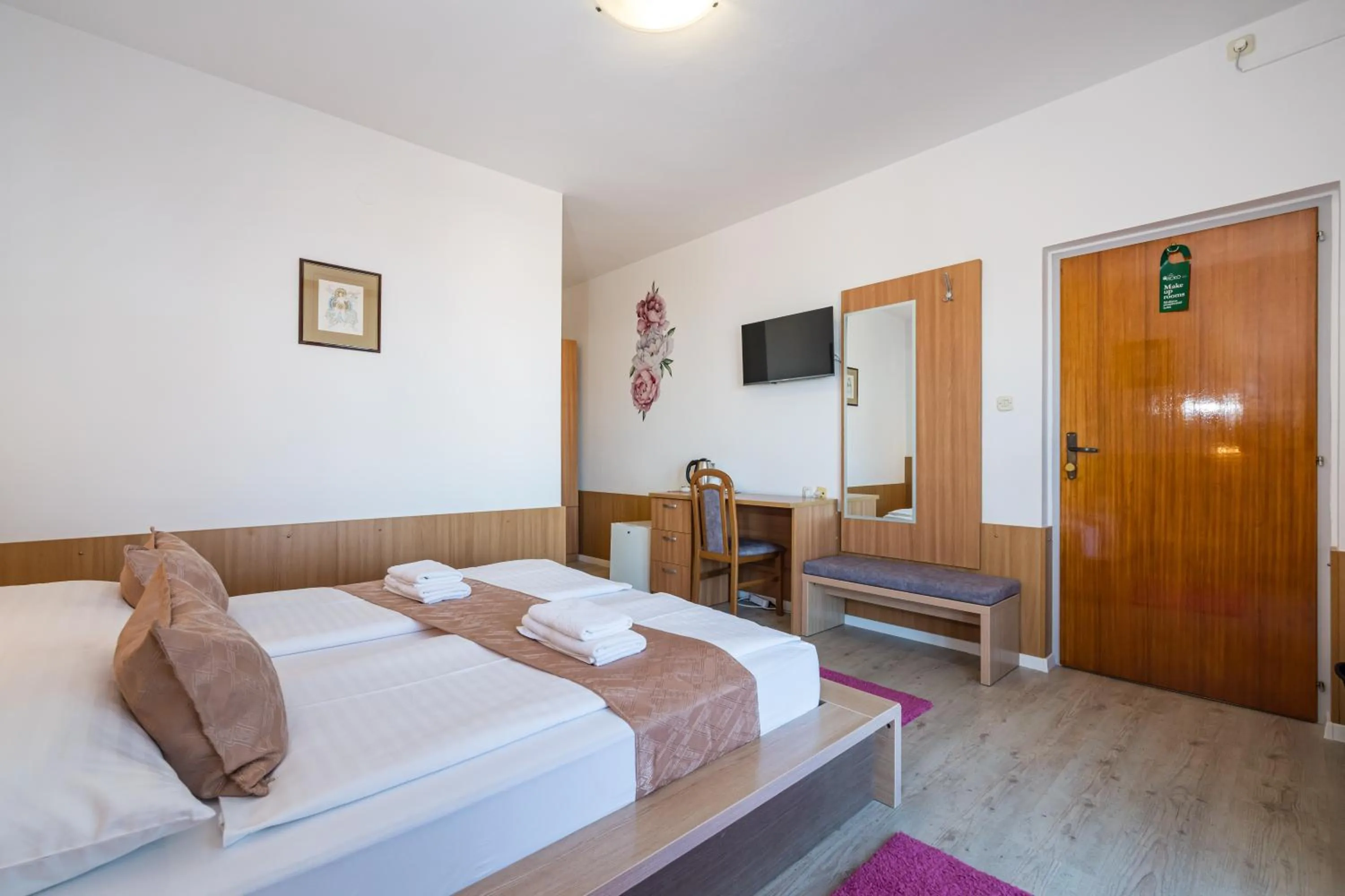Property building, Bed in Hotel Vicko