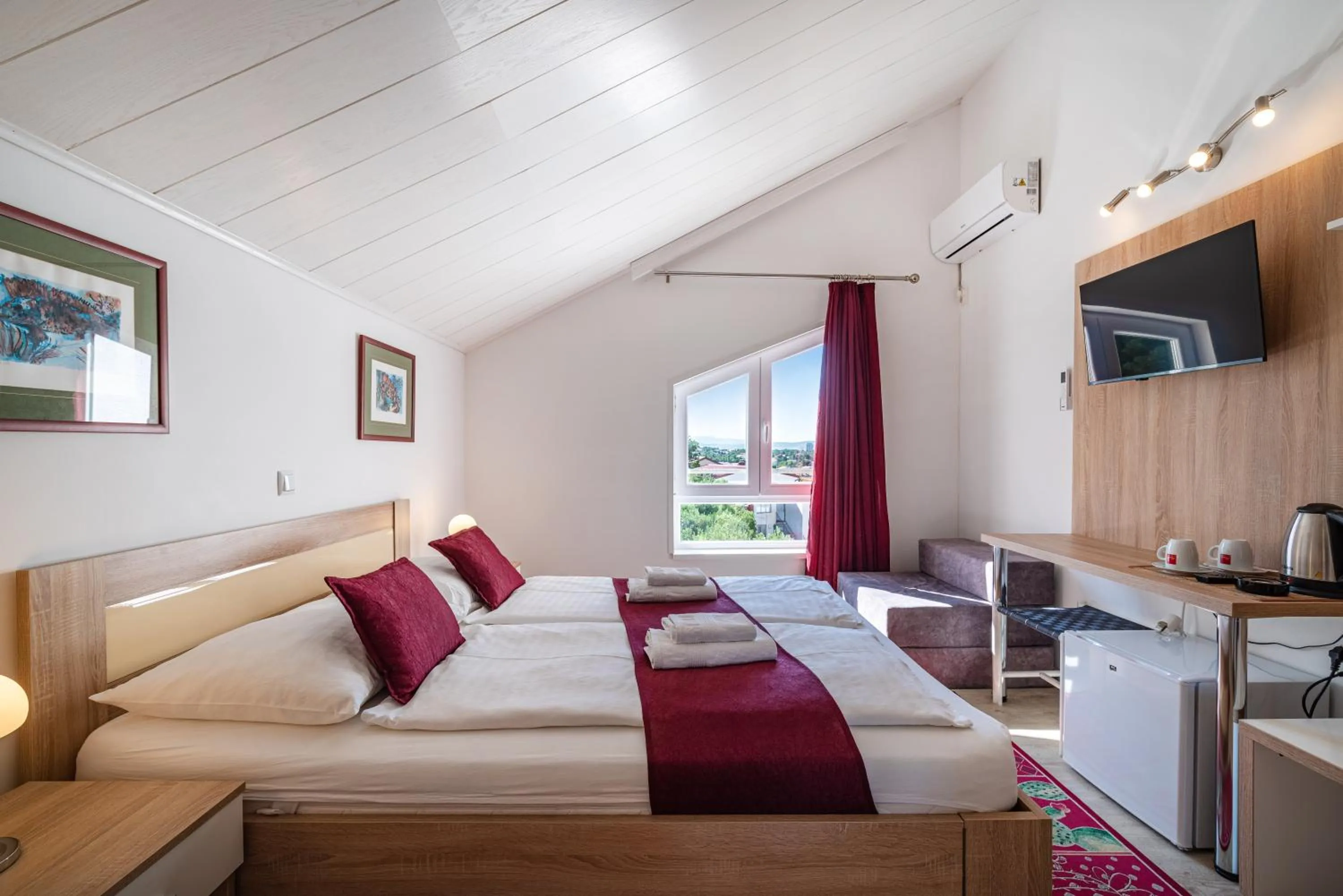 Property building, Bed in Hotel Vicko