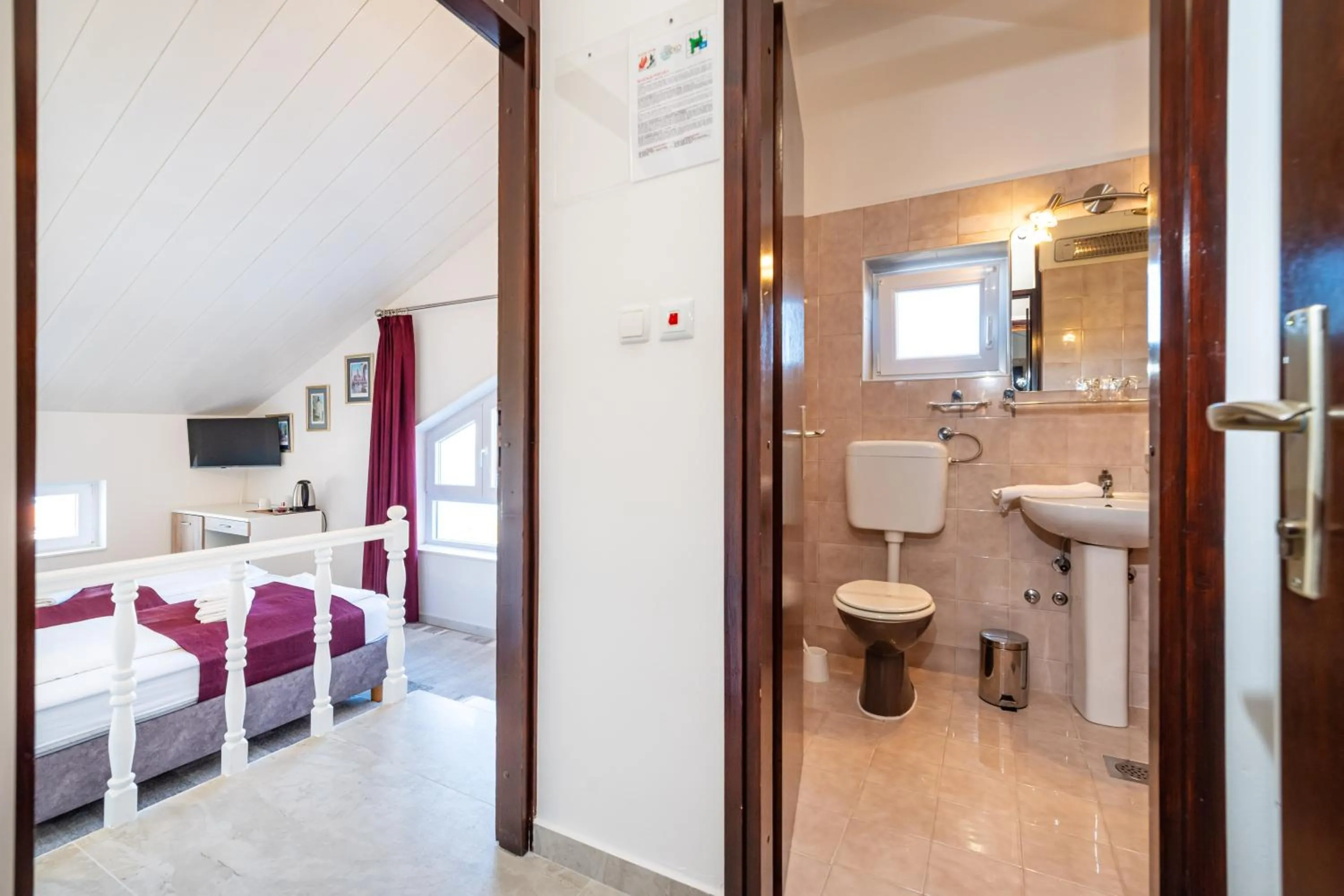 Property building, Bed in Hotel Vicko