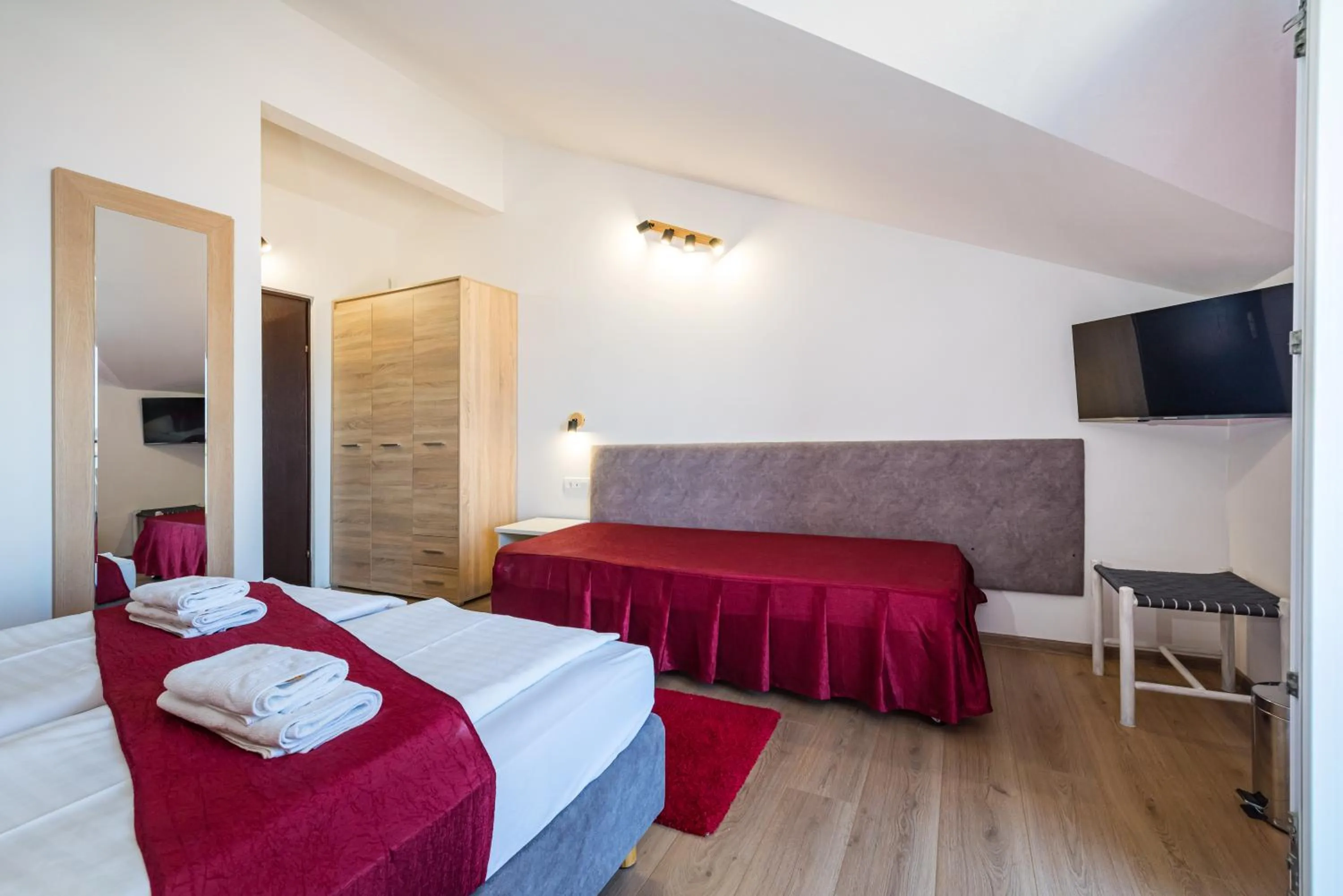 Property building, Bed in Hotel Vicko