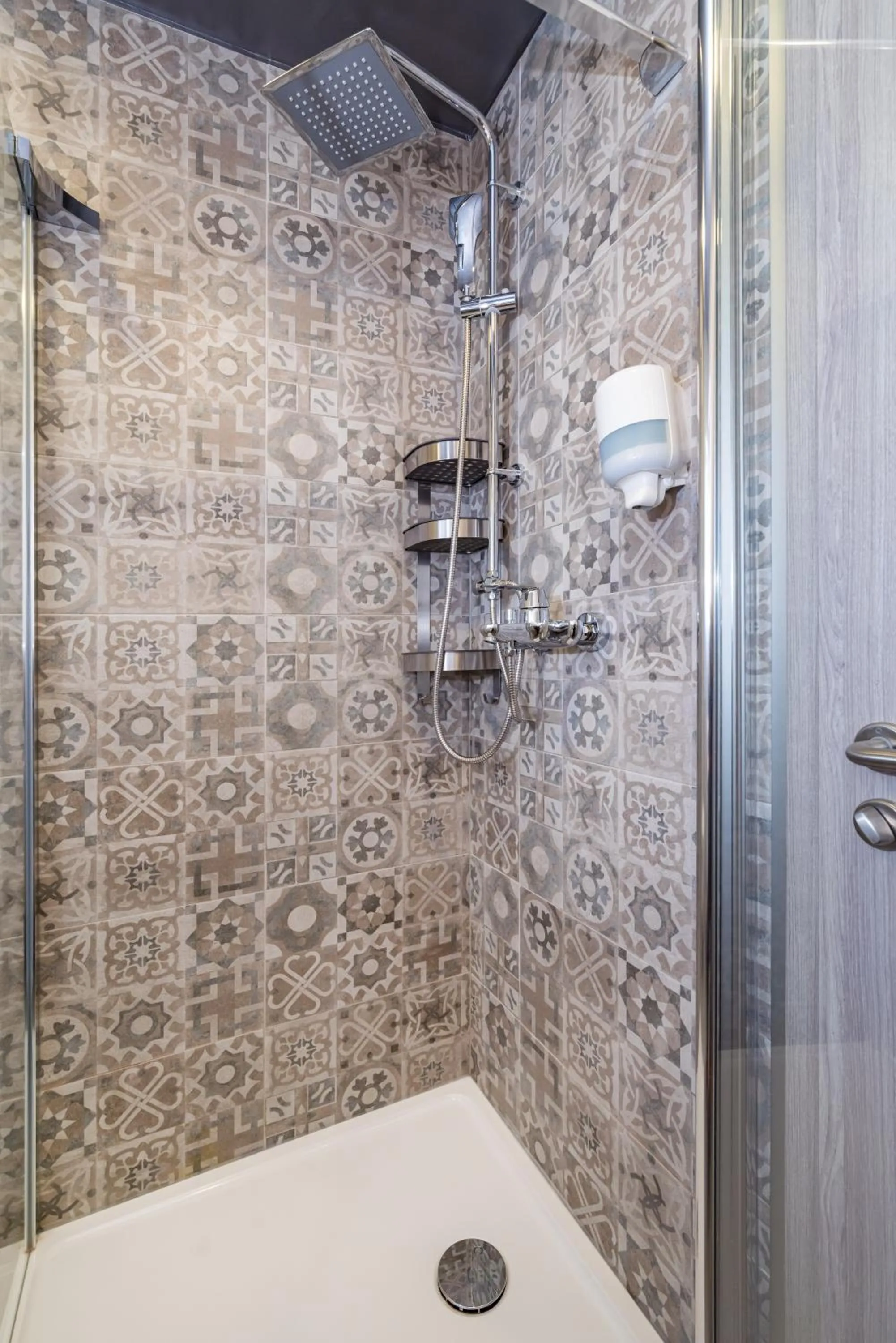 Shower in Hotel Vicko