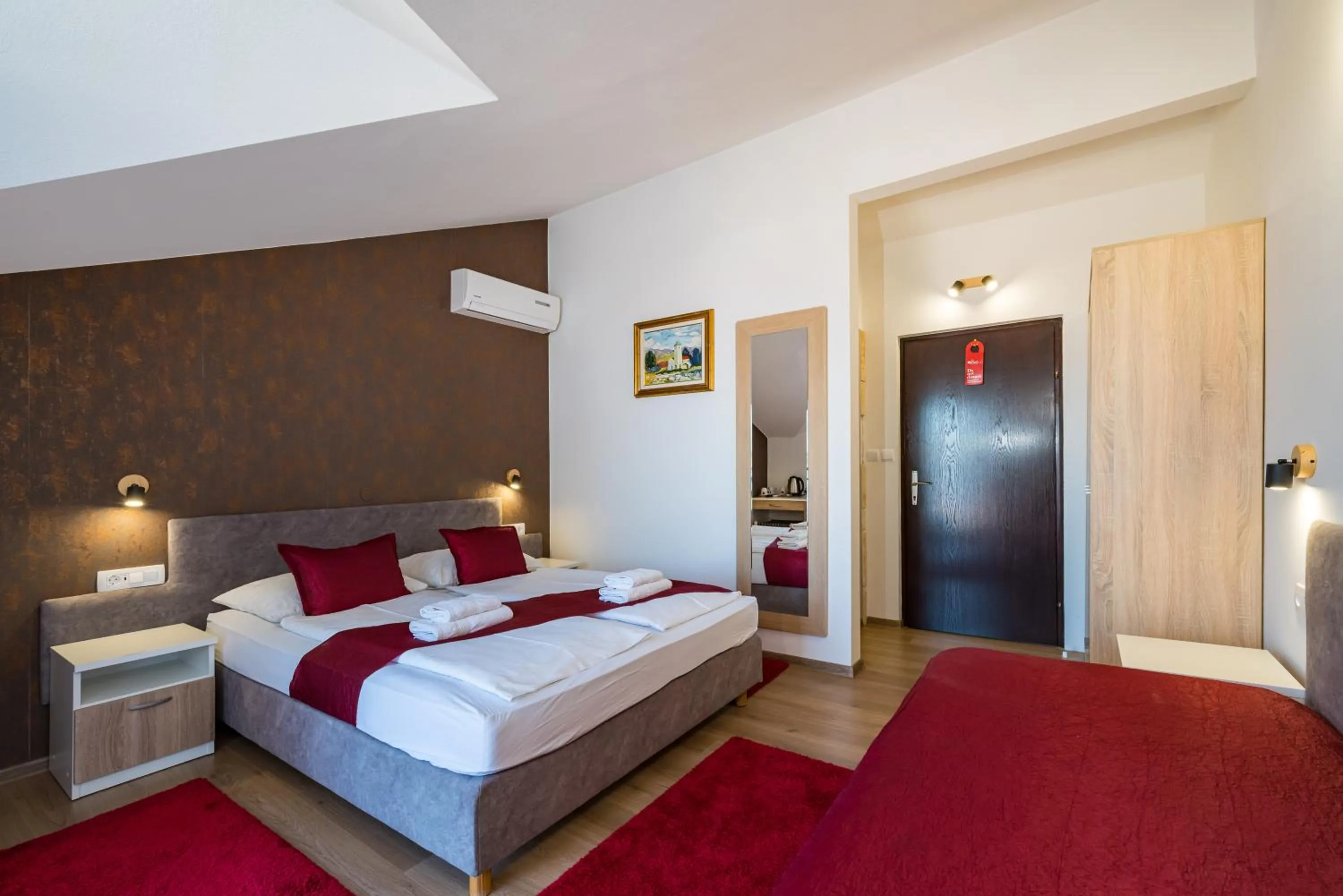 Property building, Bed in Hotel Vicko