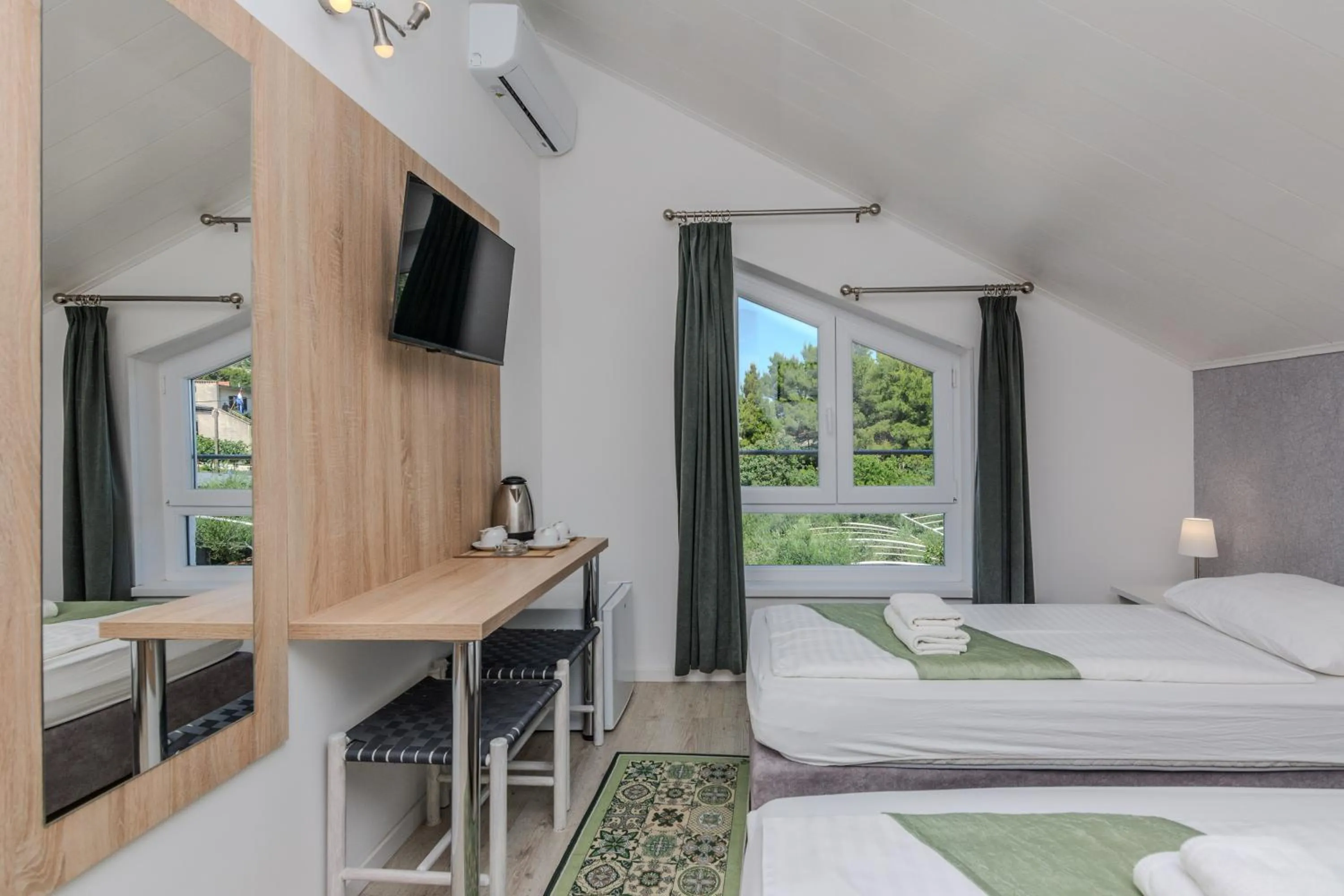 TV and multimedia, Bed in Hotel Vicko