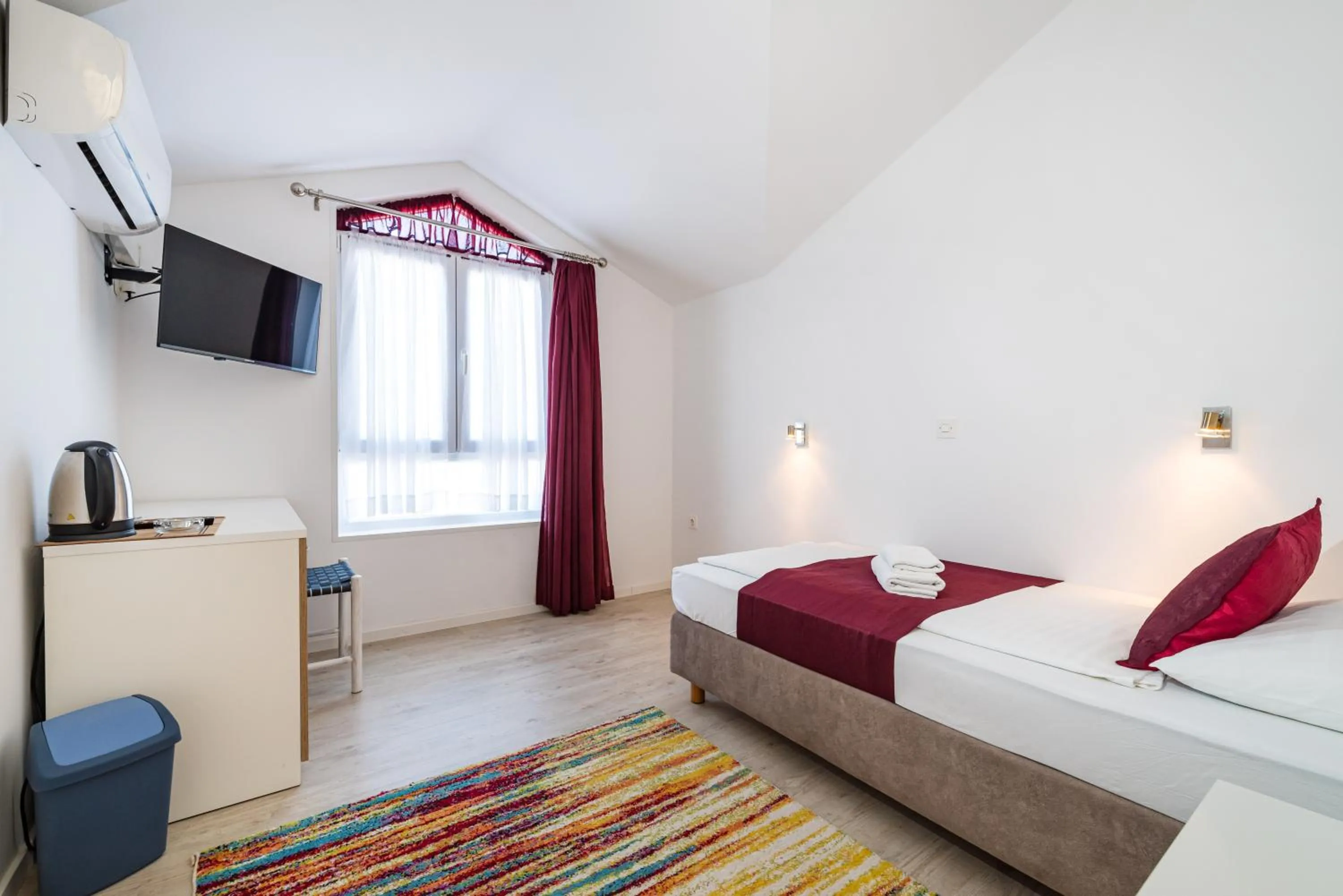 Property building, Bed in Hotel Vicko