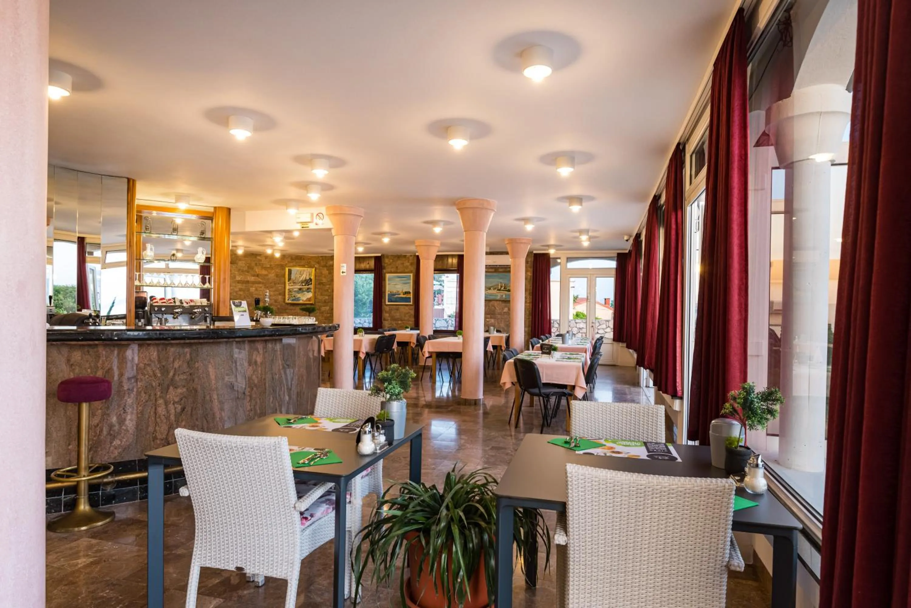 Restaurant/places to eat in Hotel Vicko