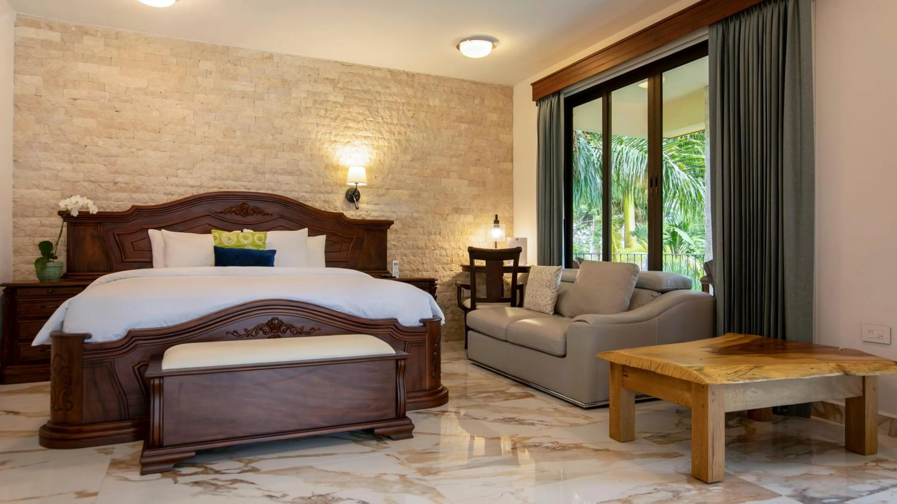 Bed in Paradise Hot Springs - Thermal Water & Volcano Views