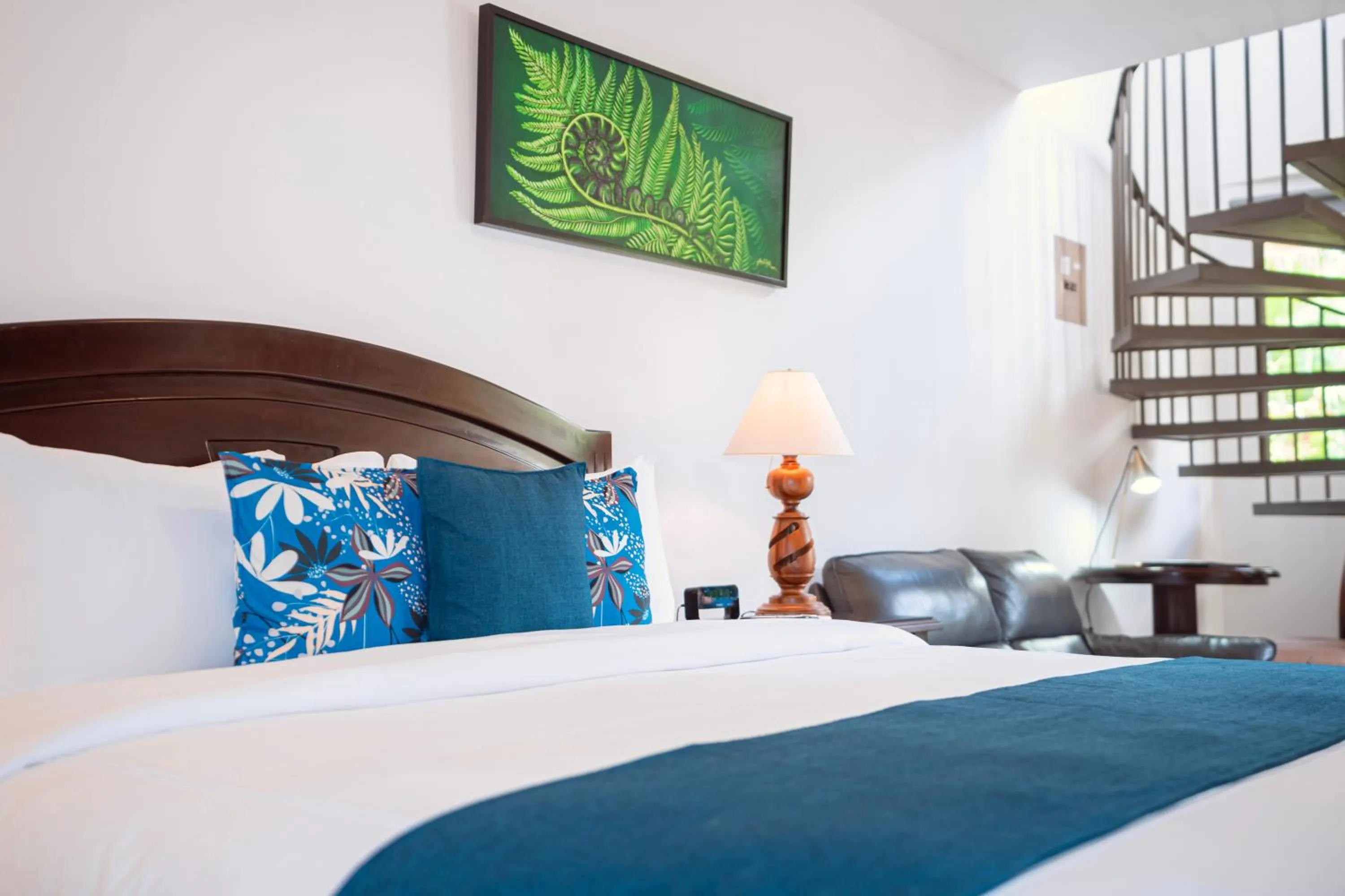 Bed in Paradise Hot Springs - Thermal Water & Volcano Views