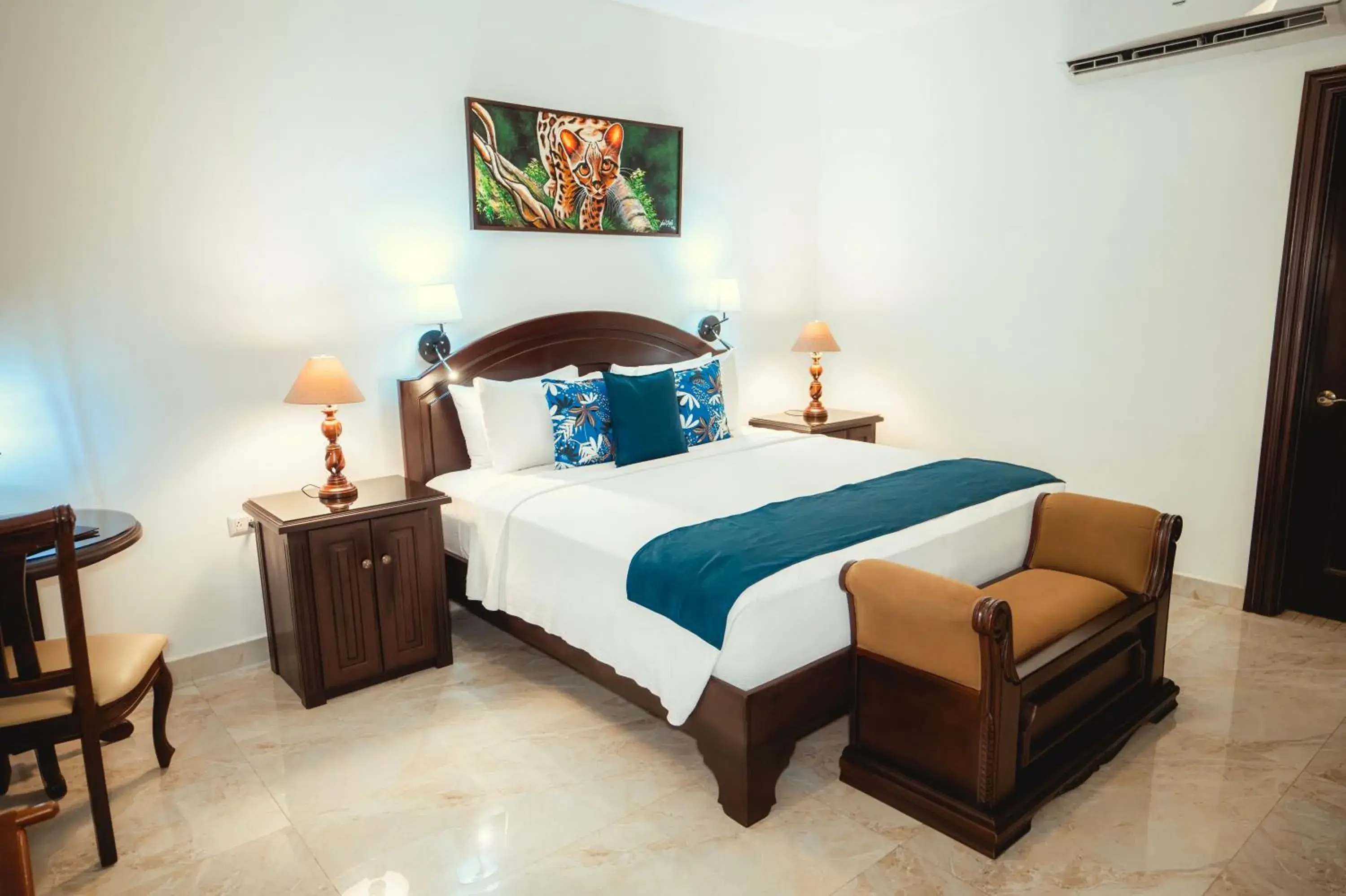 Deluxe King Room in Paradise Hot Springs Deluxe King Room in Paradise Hot Springs