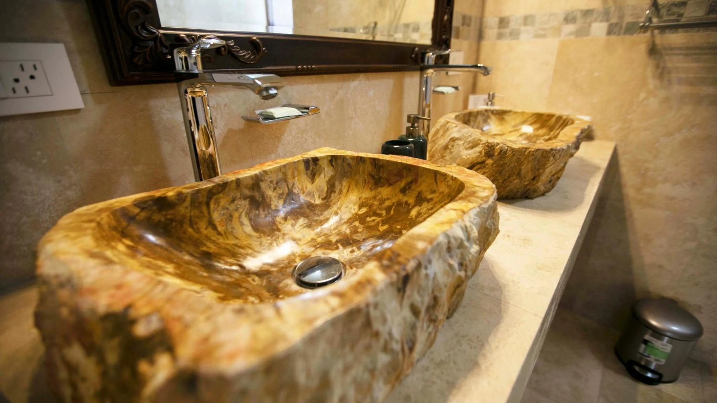 Bathroom in Paradise Hot Springs - Thermal Water & Volcano Views