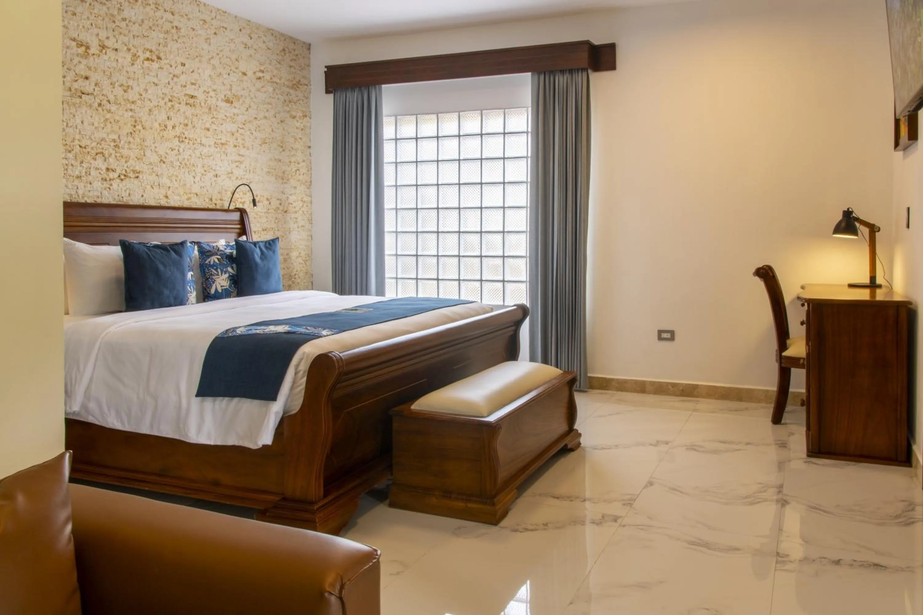 Bed in Paradise Hot Springs - Thermal Water & Volcano Views