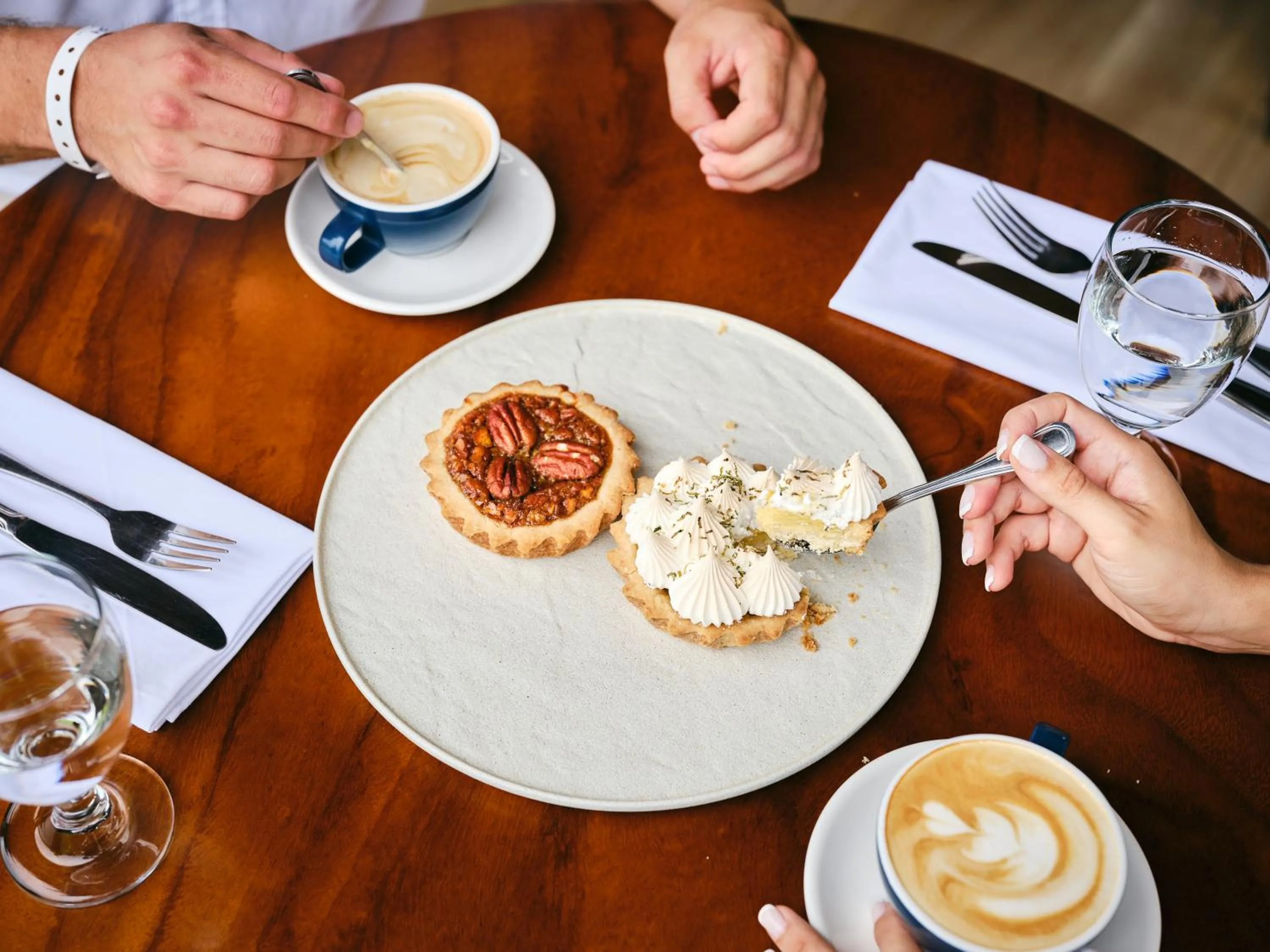 Food and drinks in Paradise Hot Springs - Thermal Water & Volcano Views
