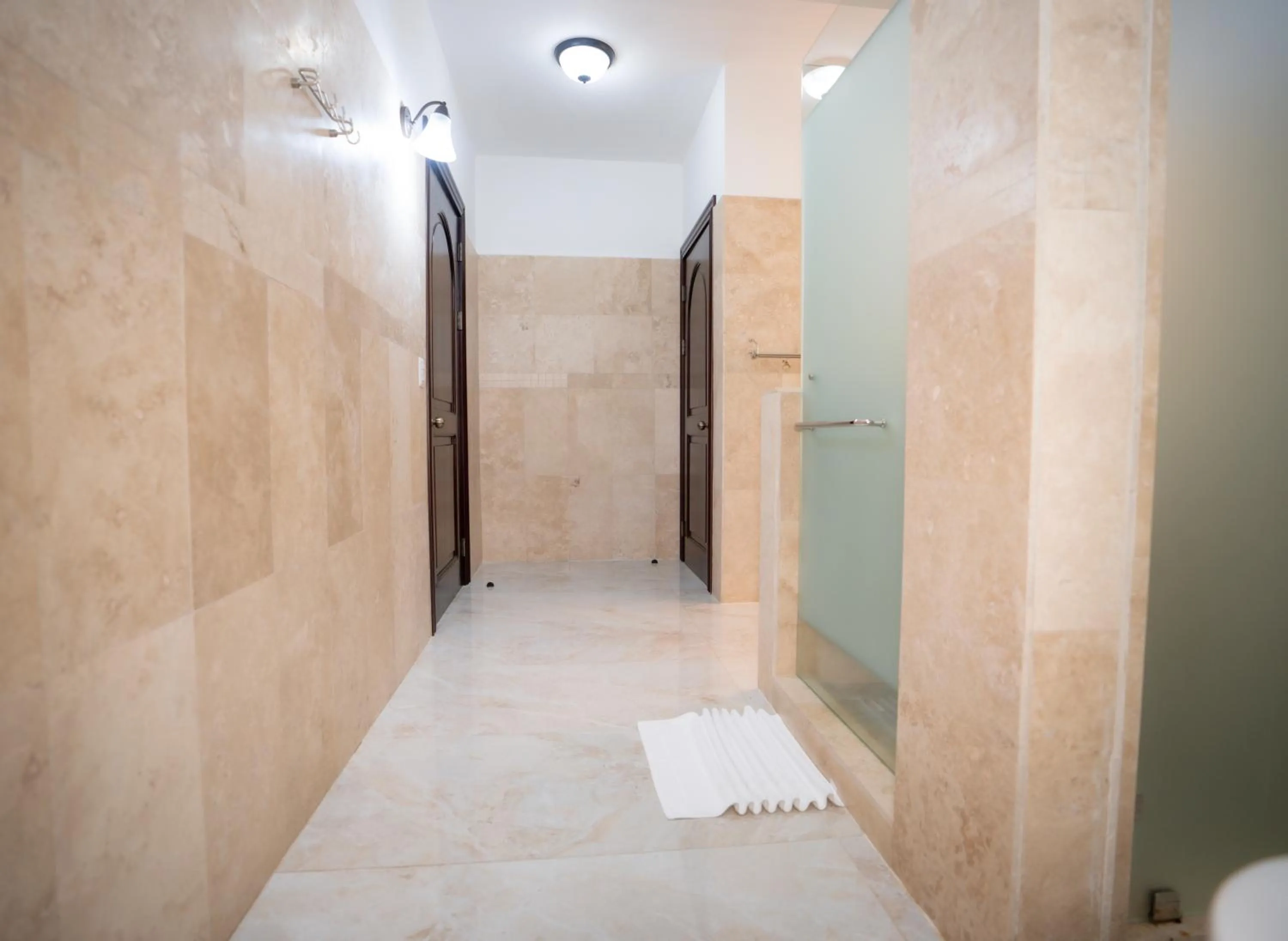 Shower in Paradise Hot Springs - Thermal Water & Volcano Views