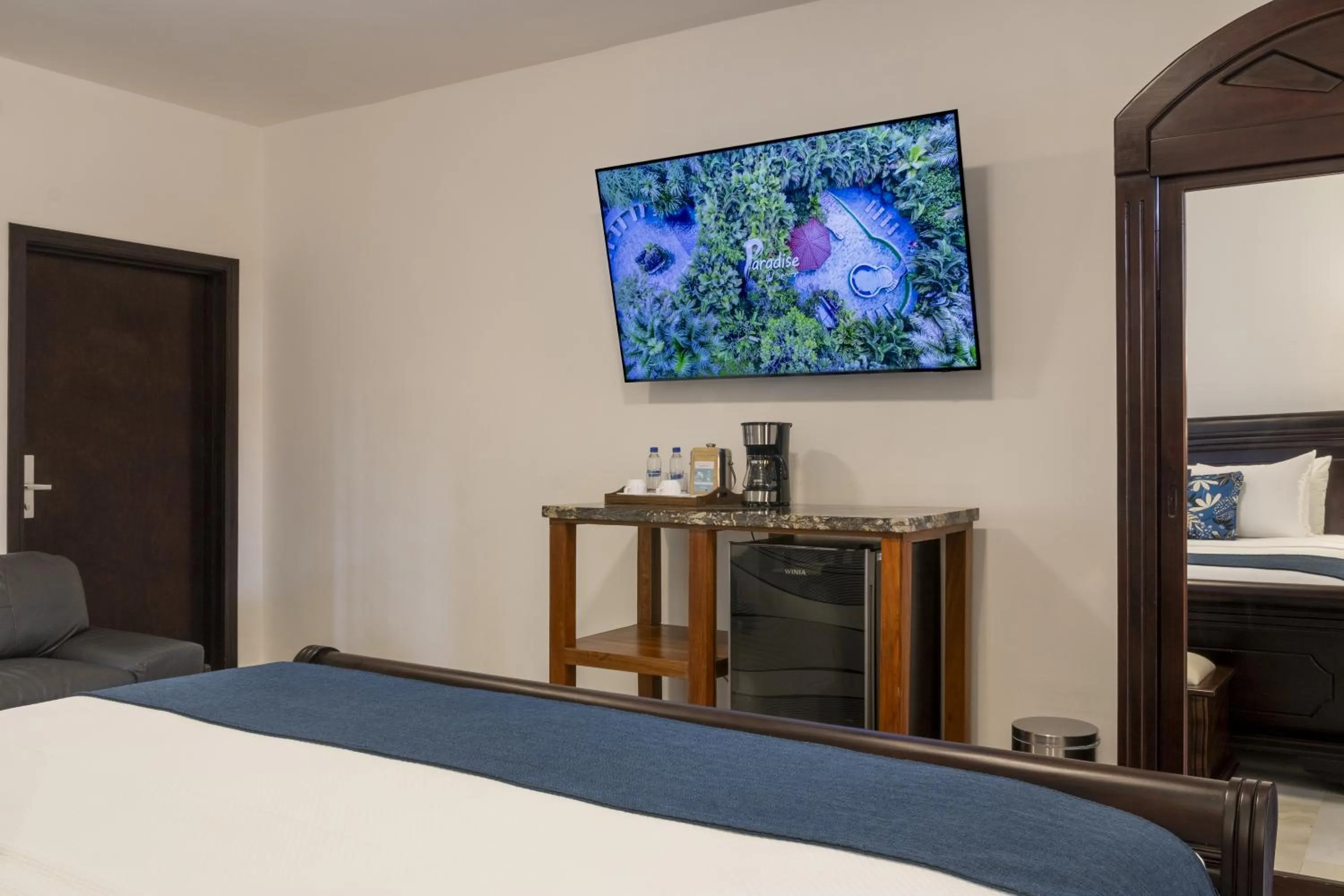 TV and multimedia, Bed in Paradise Hot Springs - Thermal Water & Volcano Views