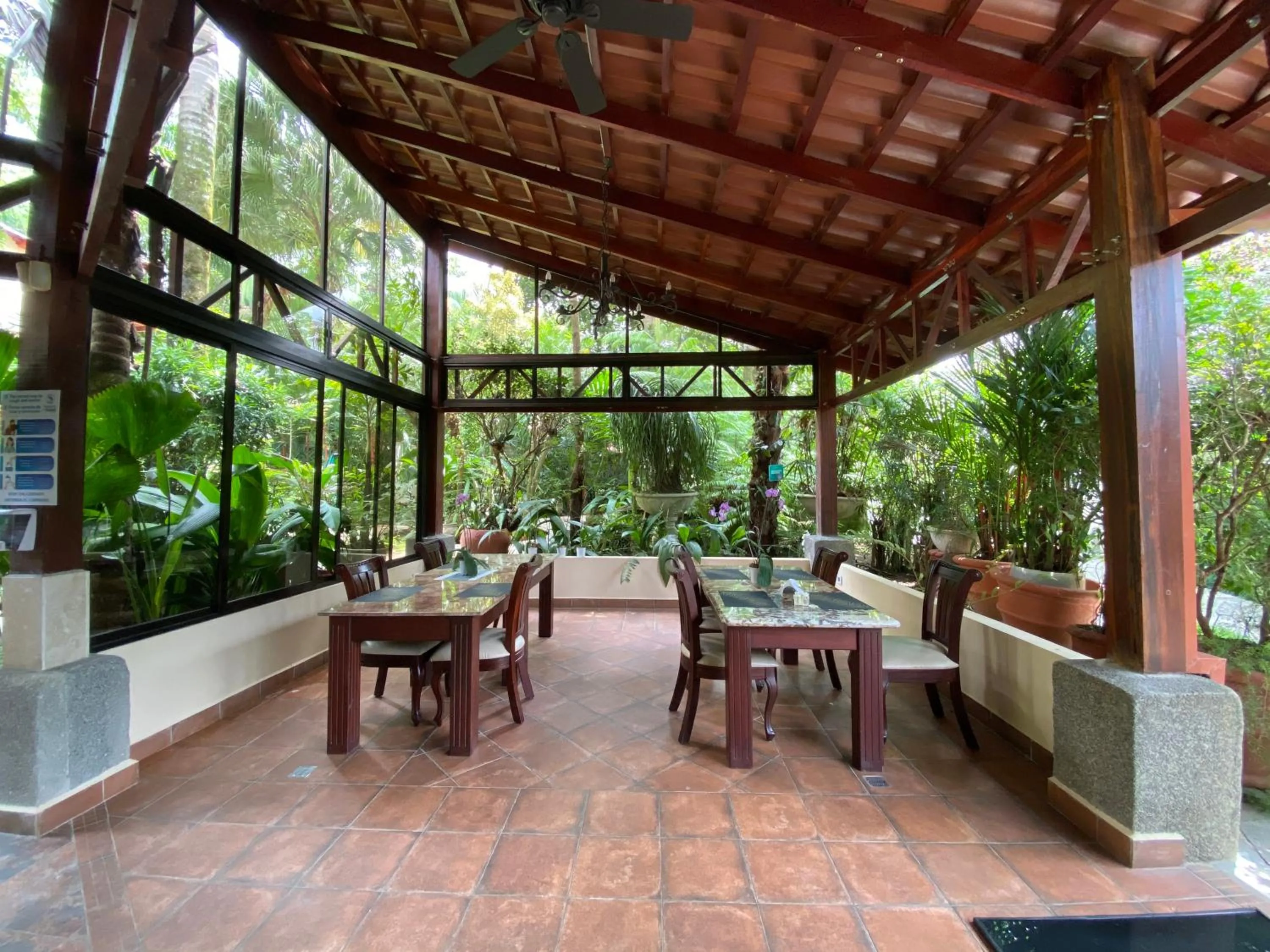 Restaurant/places to eat in Paradise Hot Springs - Thermal Water & Volcano Views