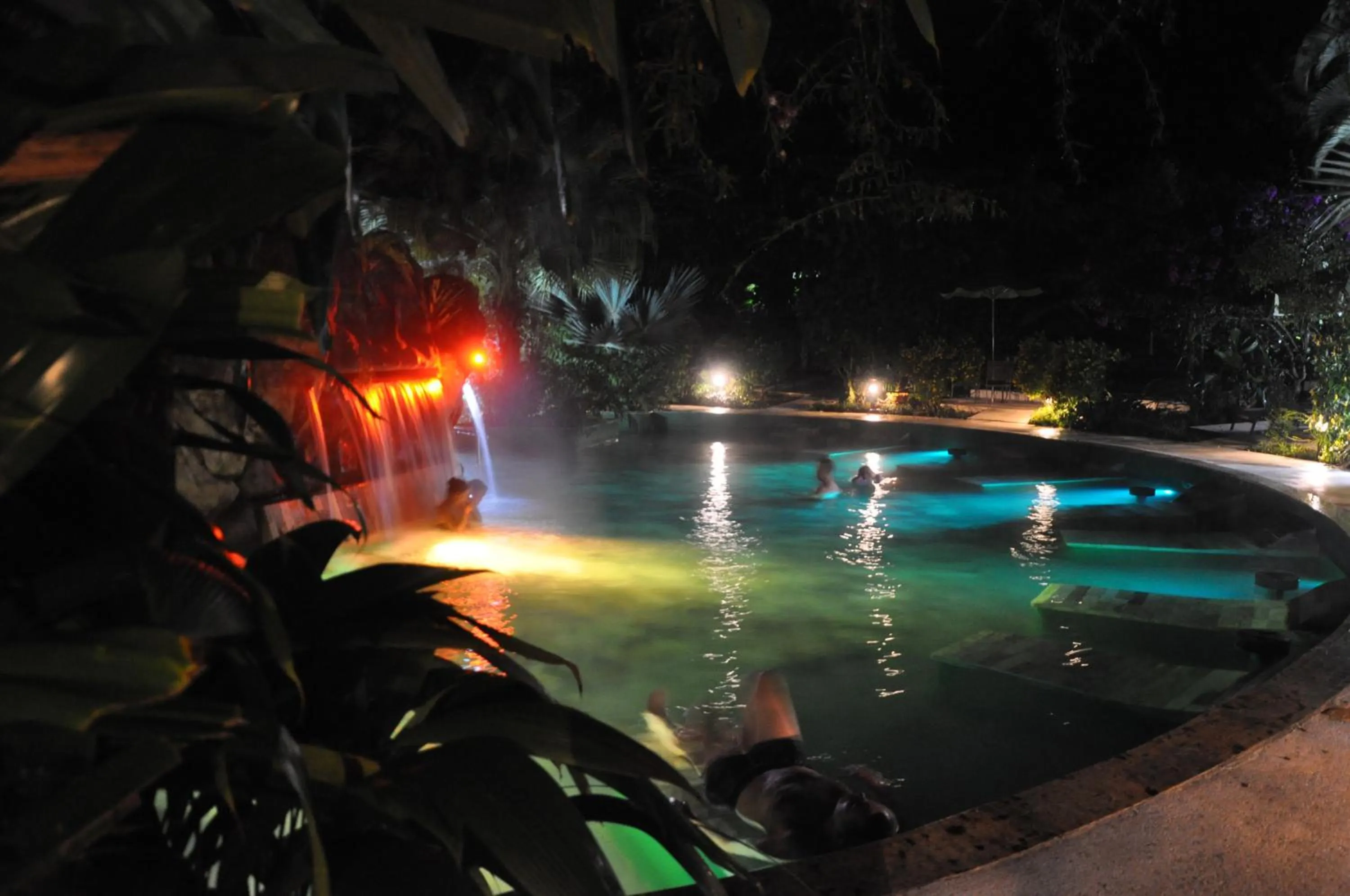 Night in Paradise Hot Springs - Thermal Water & Volcano Views