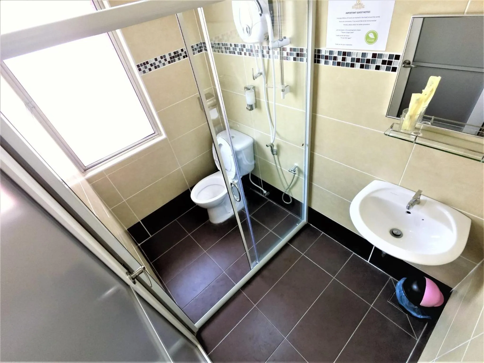 Shower in Royale Hotel Batu Gajah