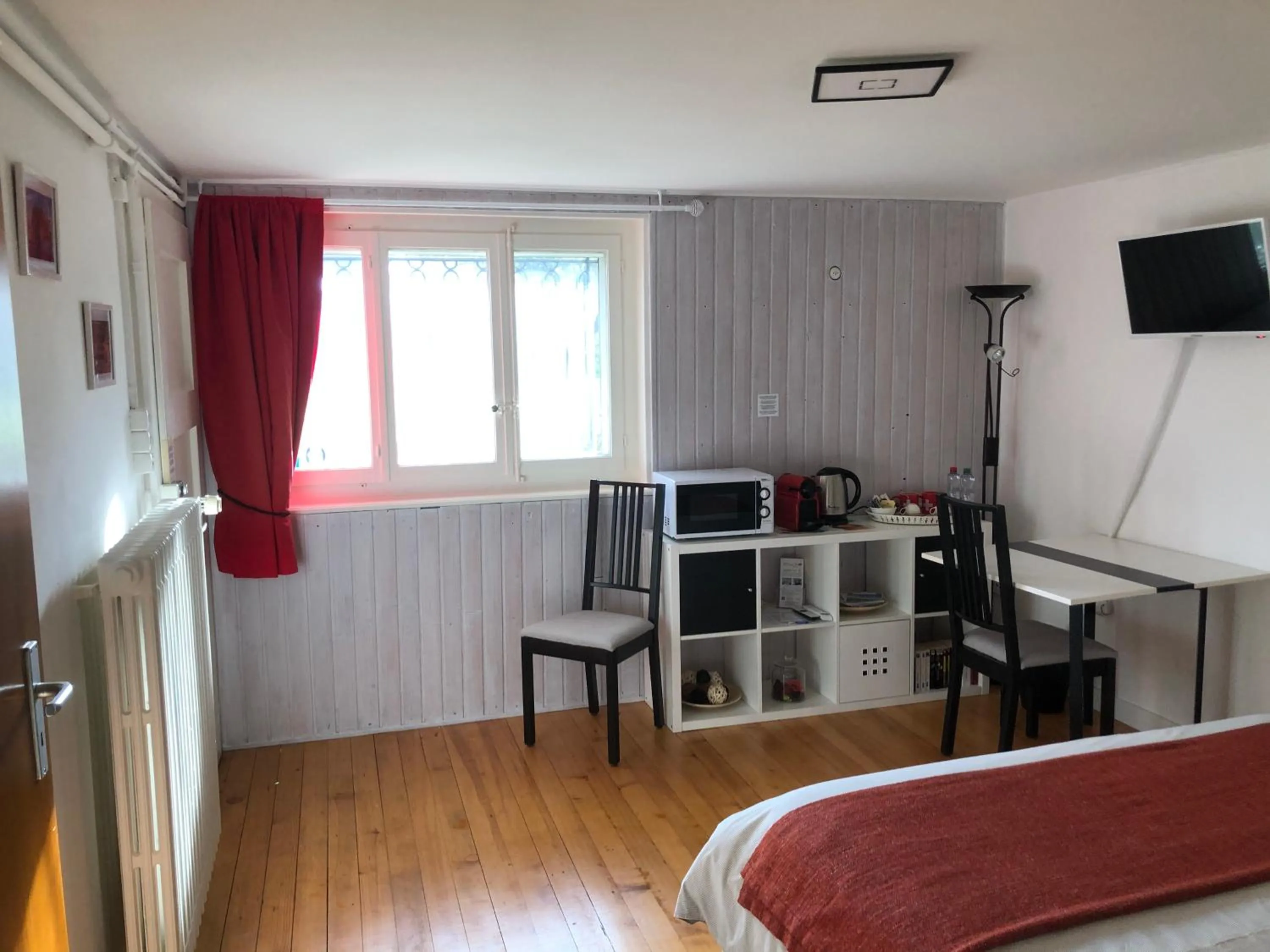 TV and multimedia, Bed in Au Bonheur des Iris