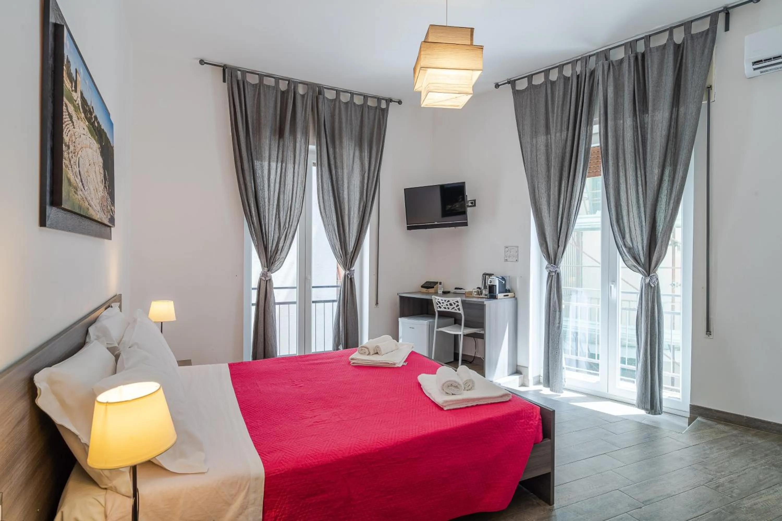 Photo of the whole room, Bed in Cavour Rooms