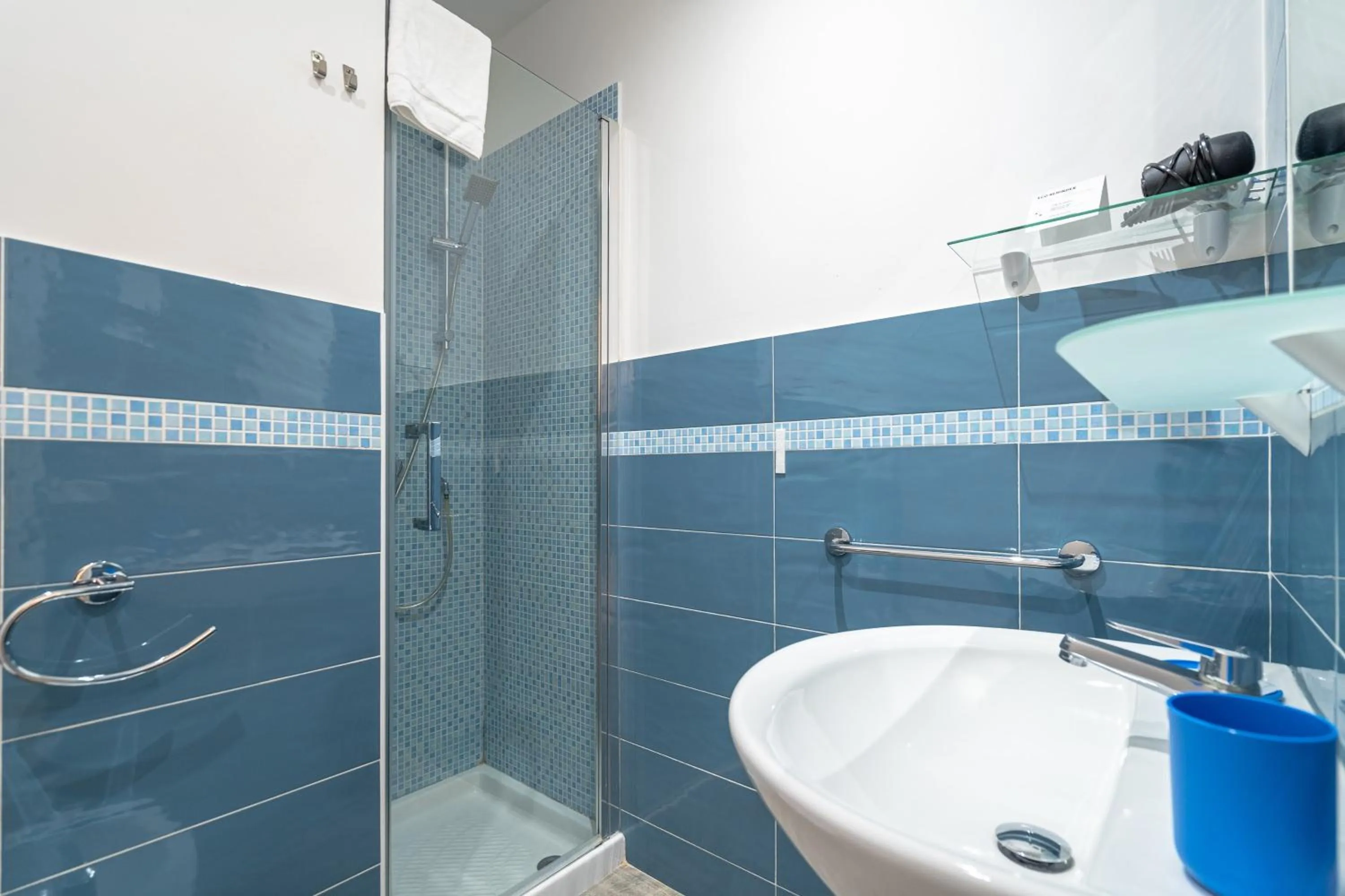 Bathroom in Cavour Rooms