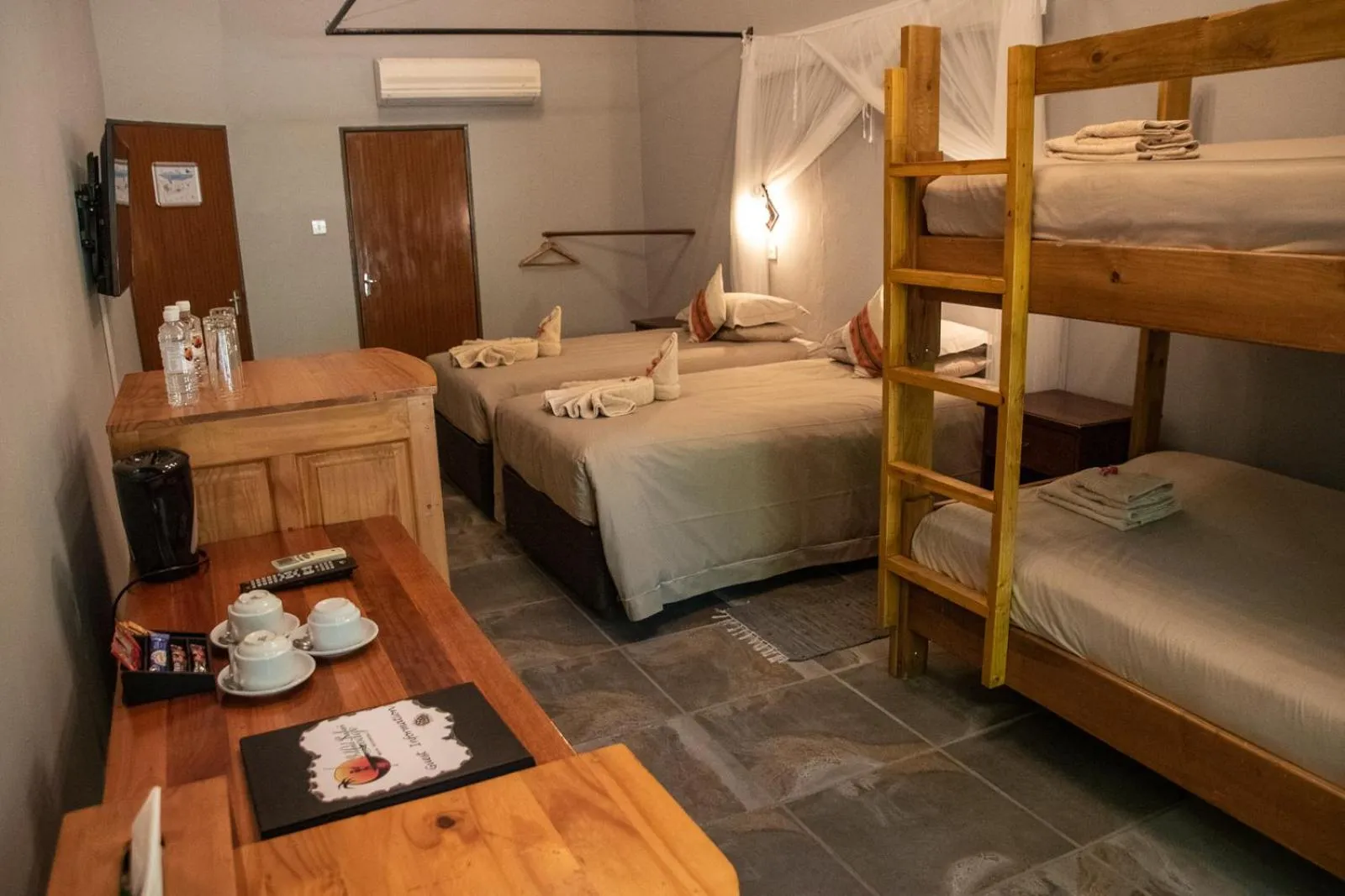 Photo of the whole room, Bed in Island Safari Lodge