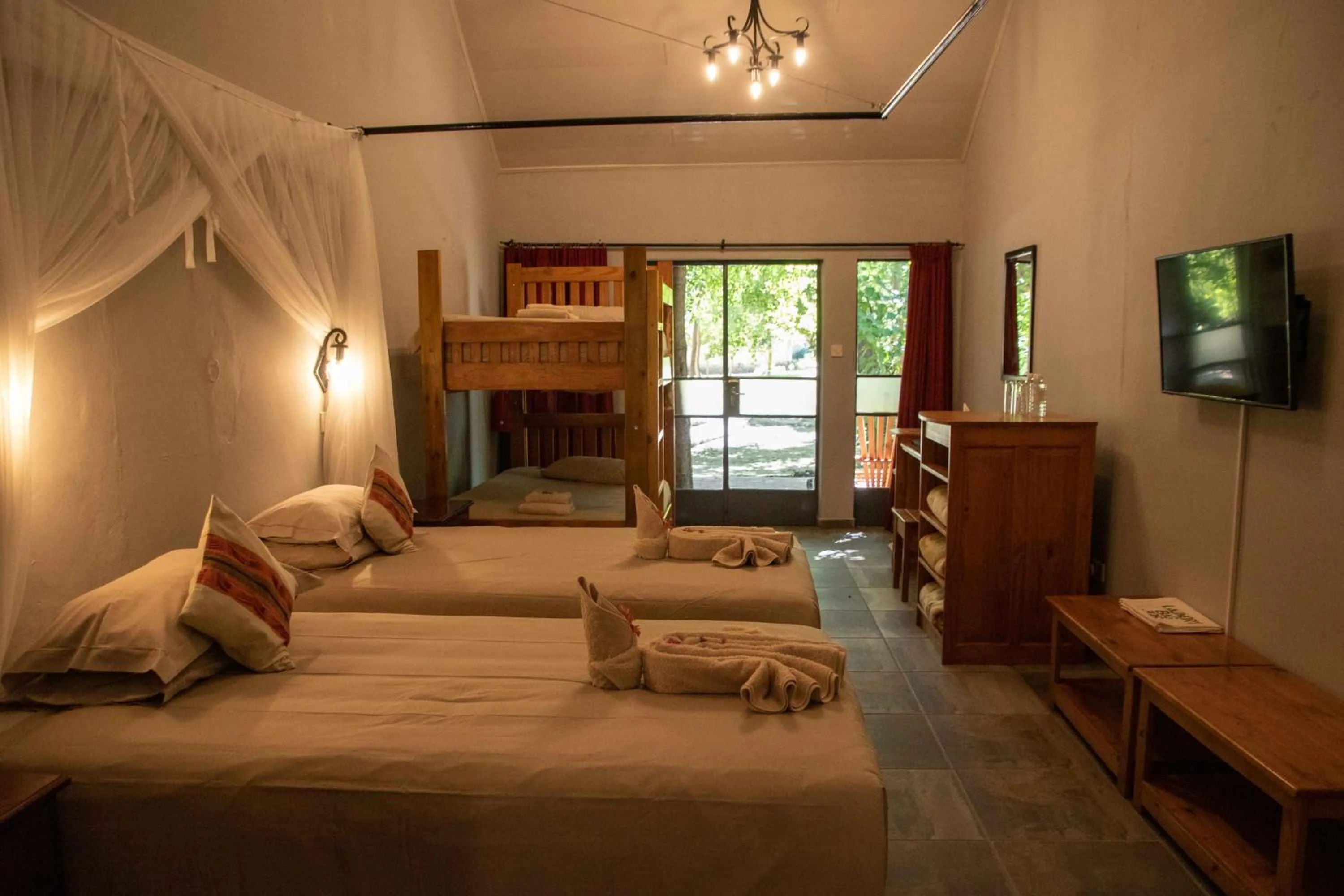 Photo of the whole room, Bed in Island Safari Lodge
