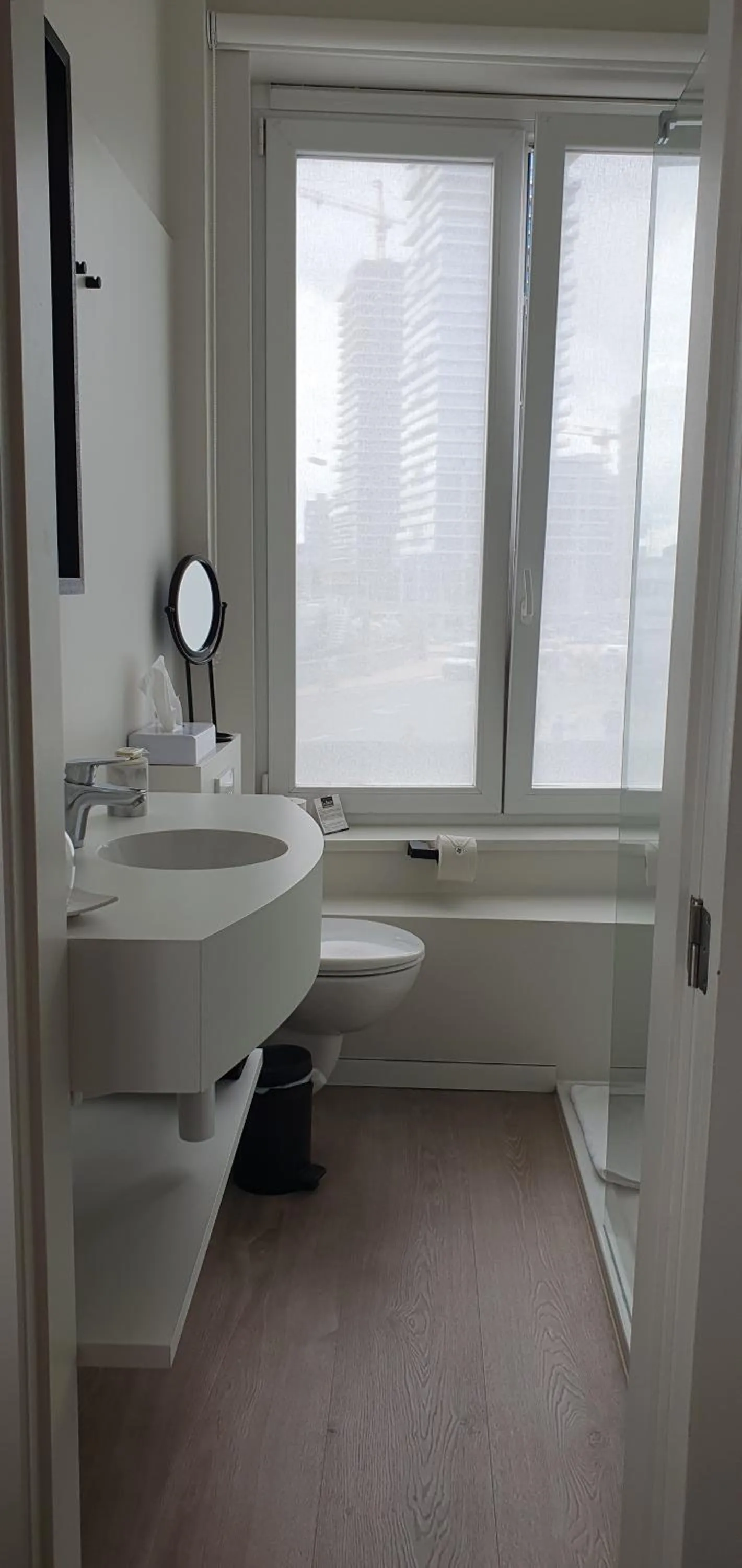 Shower in Hotel du Bassin