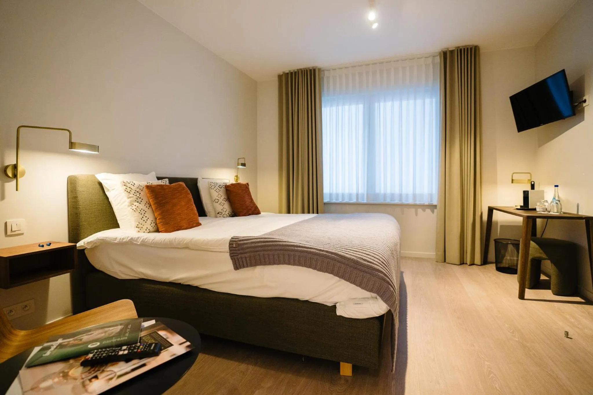 Photo of the whole room, Bed in Hotel du Bassin