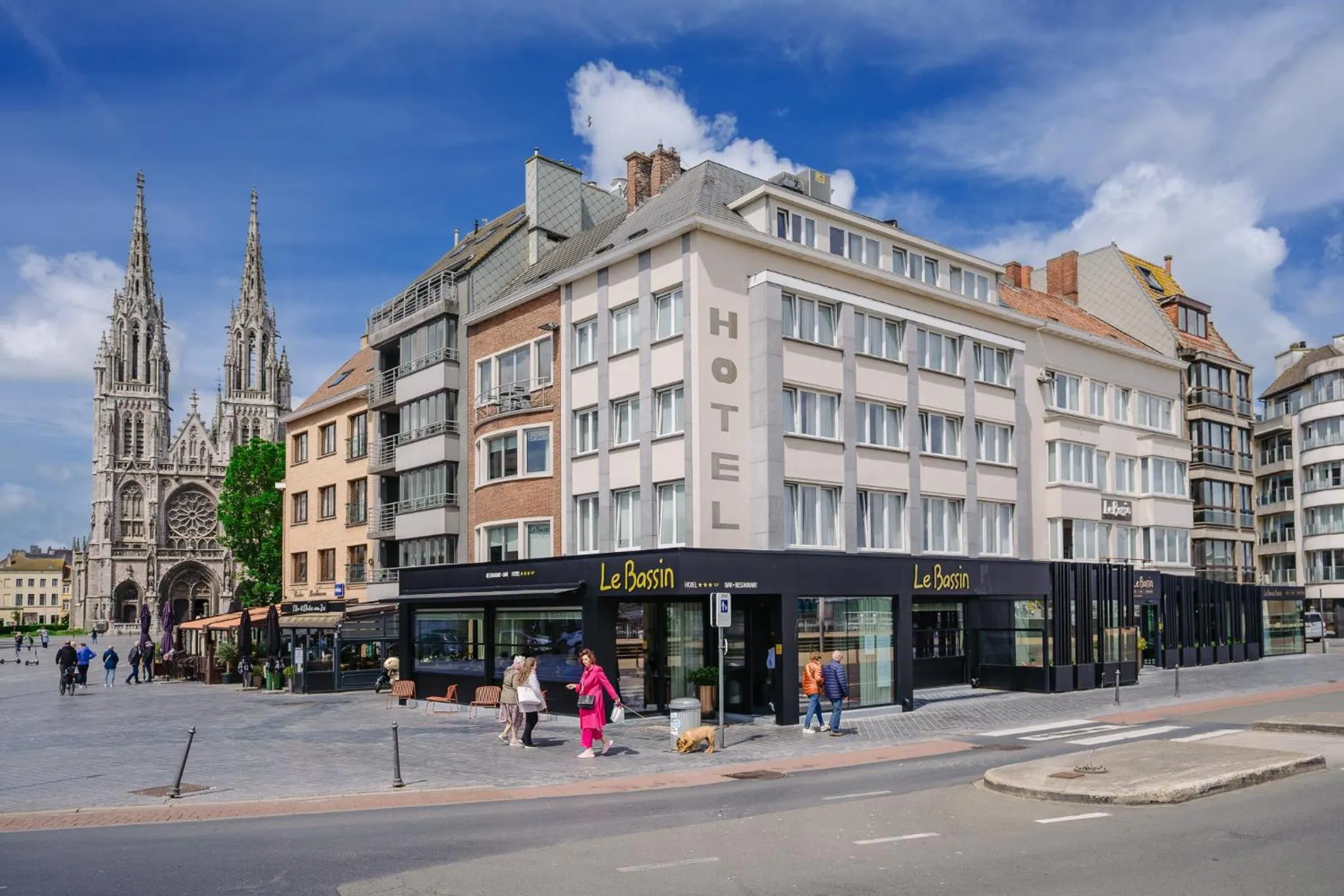 Facade/entrance in Hotel du Bassin