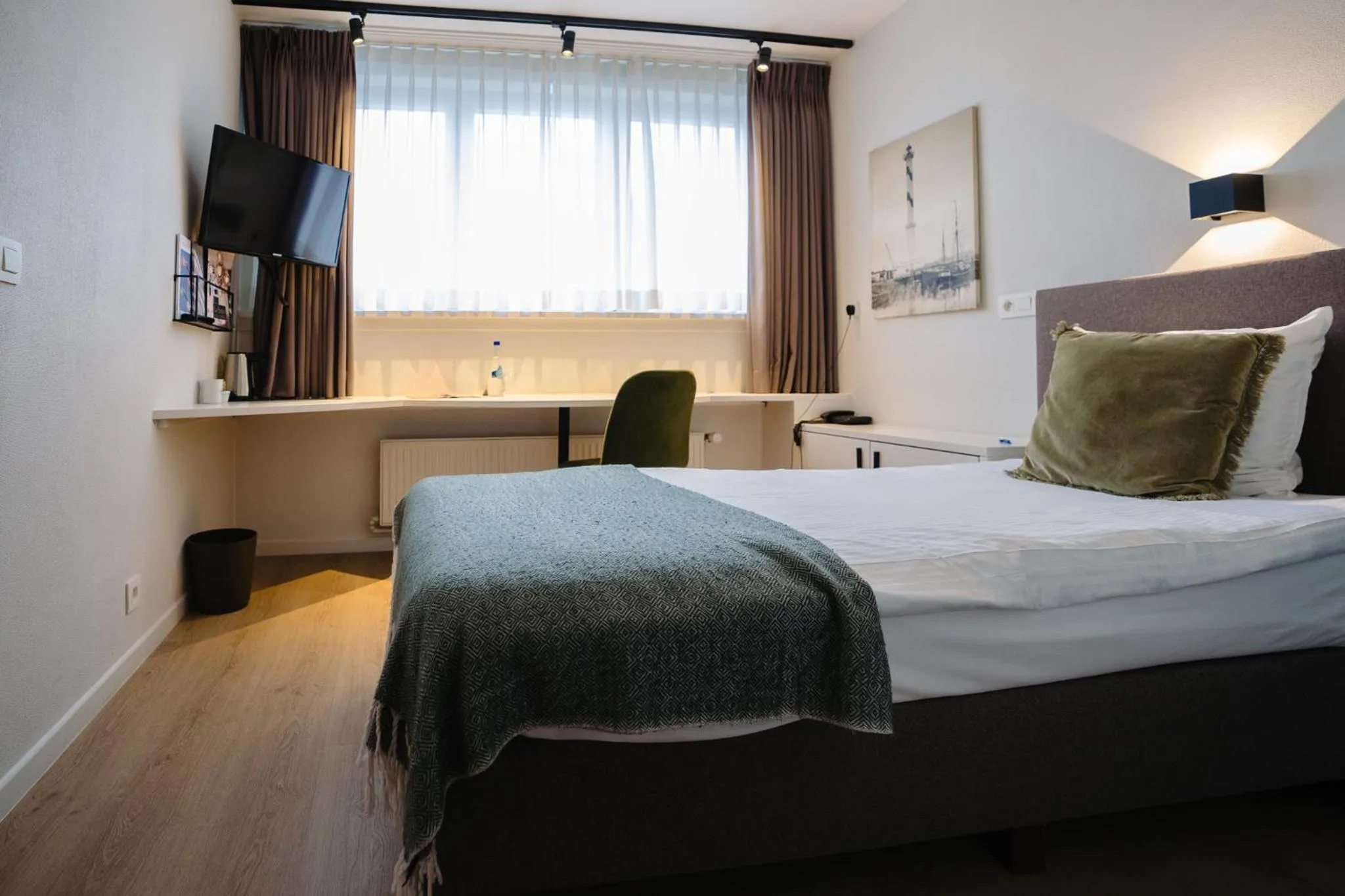 Living room, Bed in Hotel du Bassin