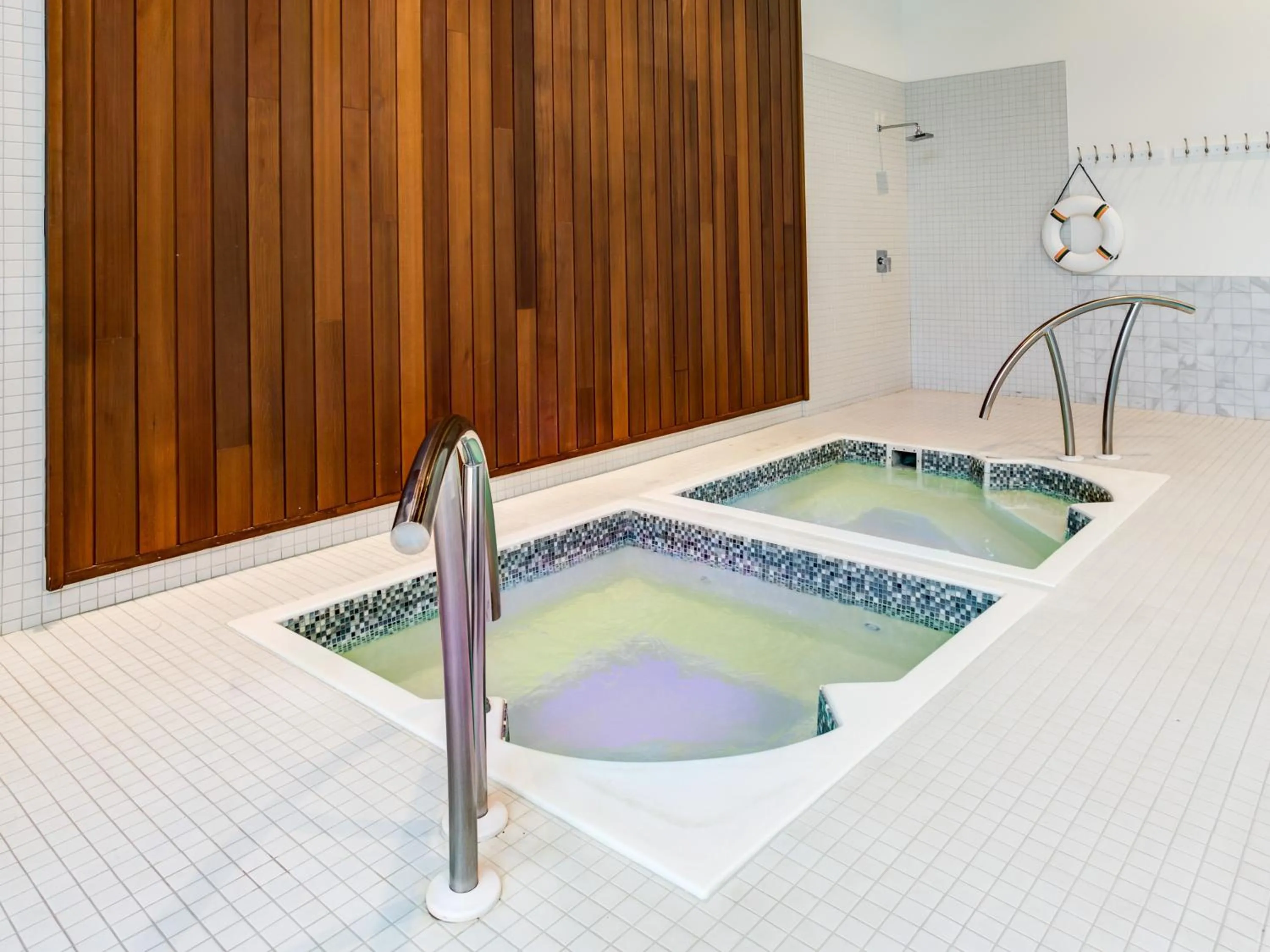 Hot Tub in OTL Gouverneur Saguenay