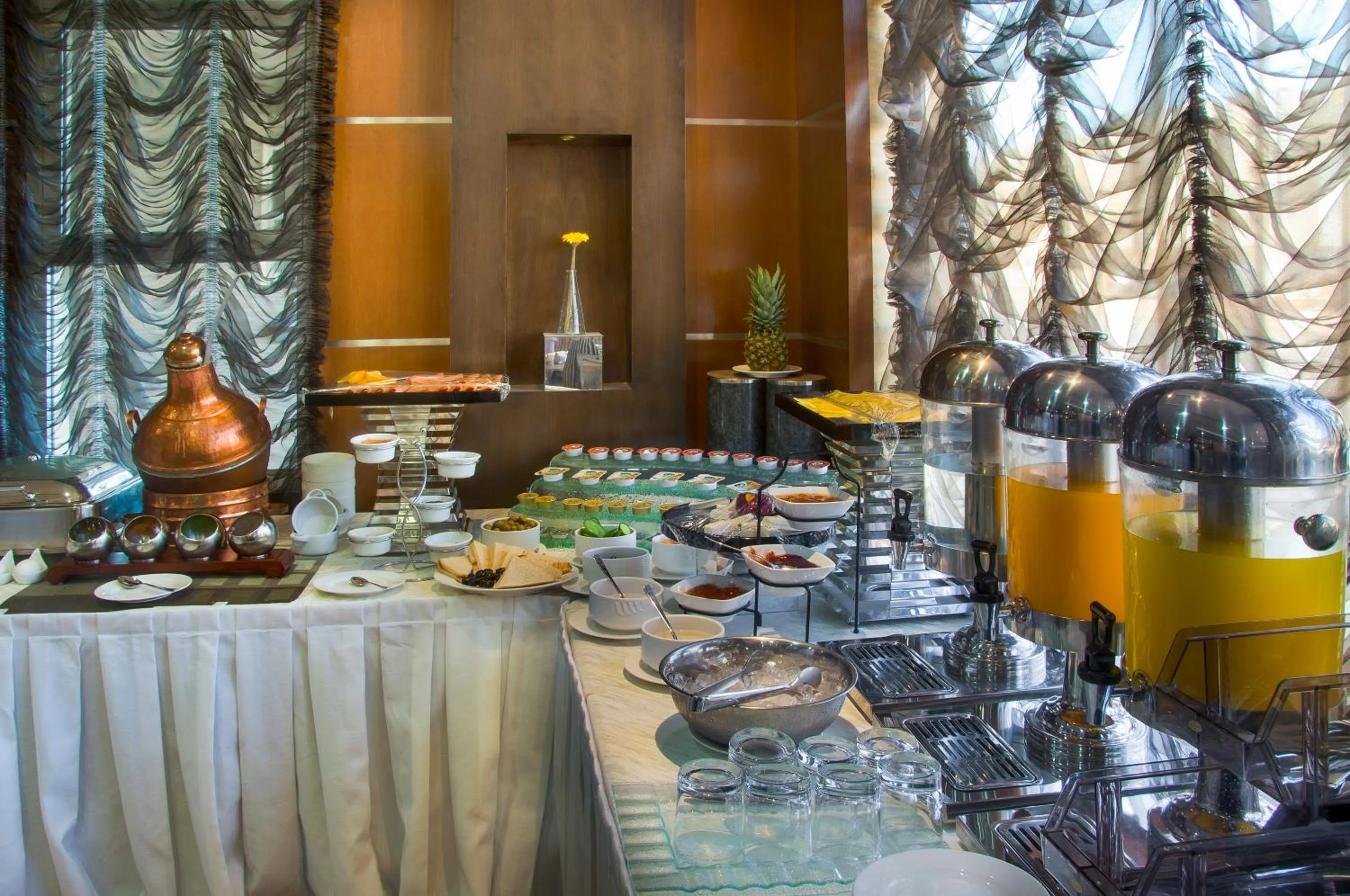 Restaurant/places to eat in Diyafat Al Saada Serviced Apartments - Ishbillia