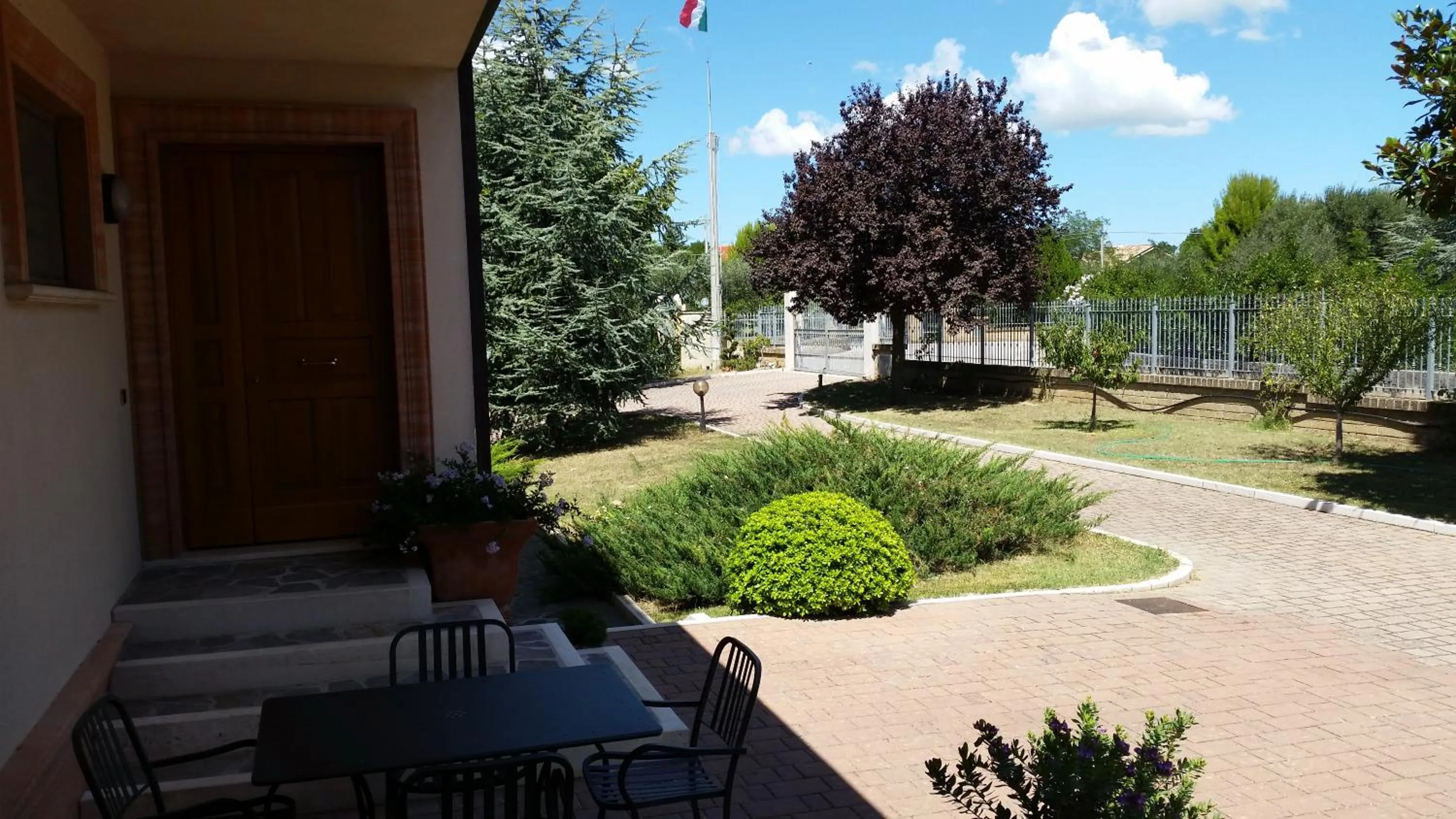 Facade/entrance in Il Mandorlo B&B