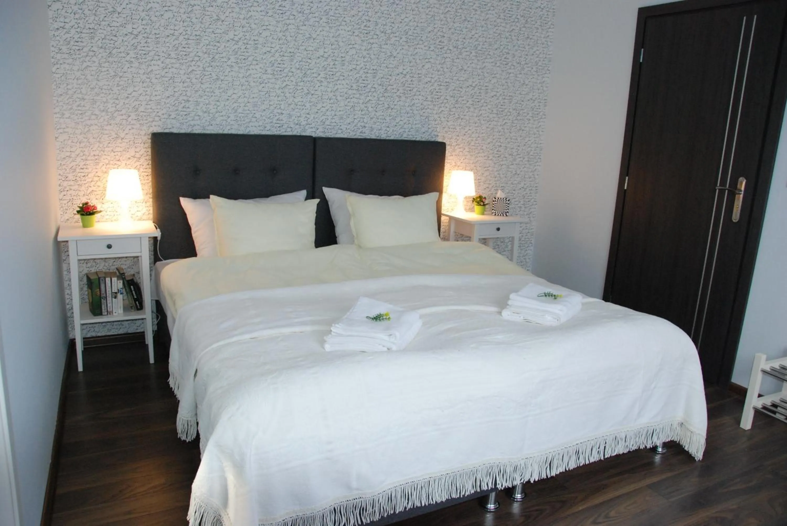 Photo of the whole room, Bed in 7th Room Guest House