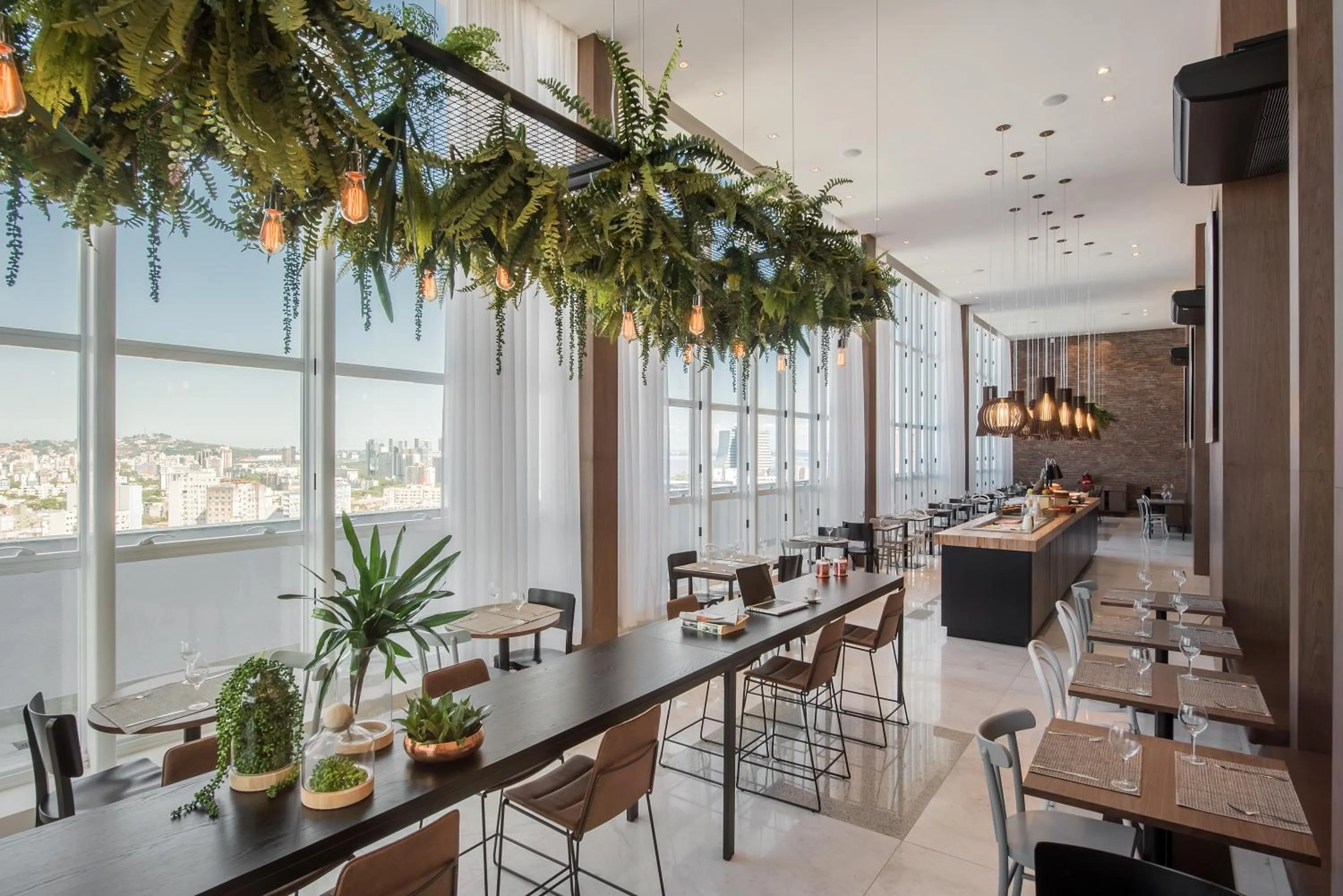 Restaurant/places to eat in Intercity Porto Alegre Cidade Baixa