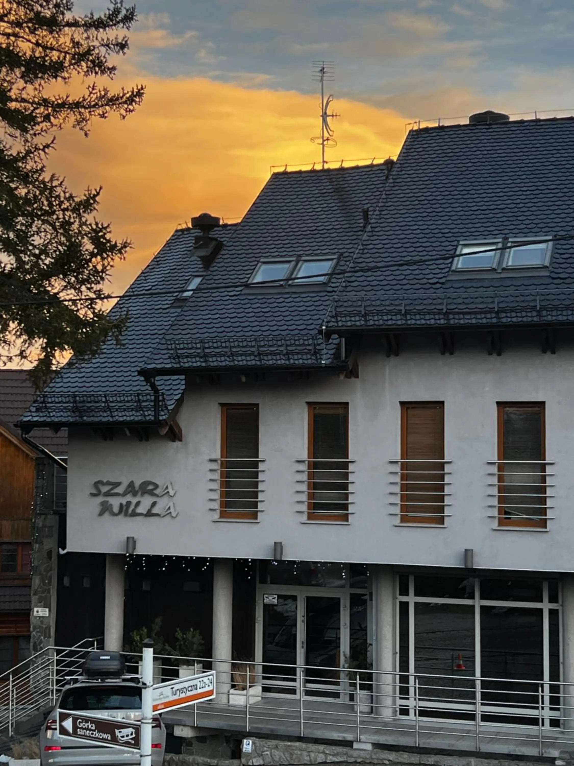 Property building in Szara Willa tuż przy wyciągu na Szrenicę