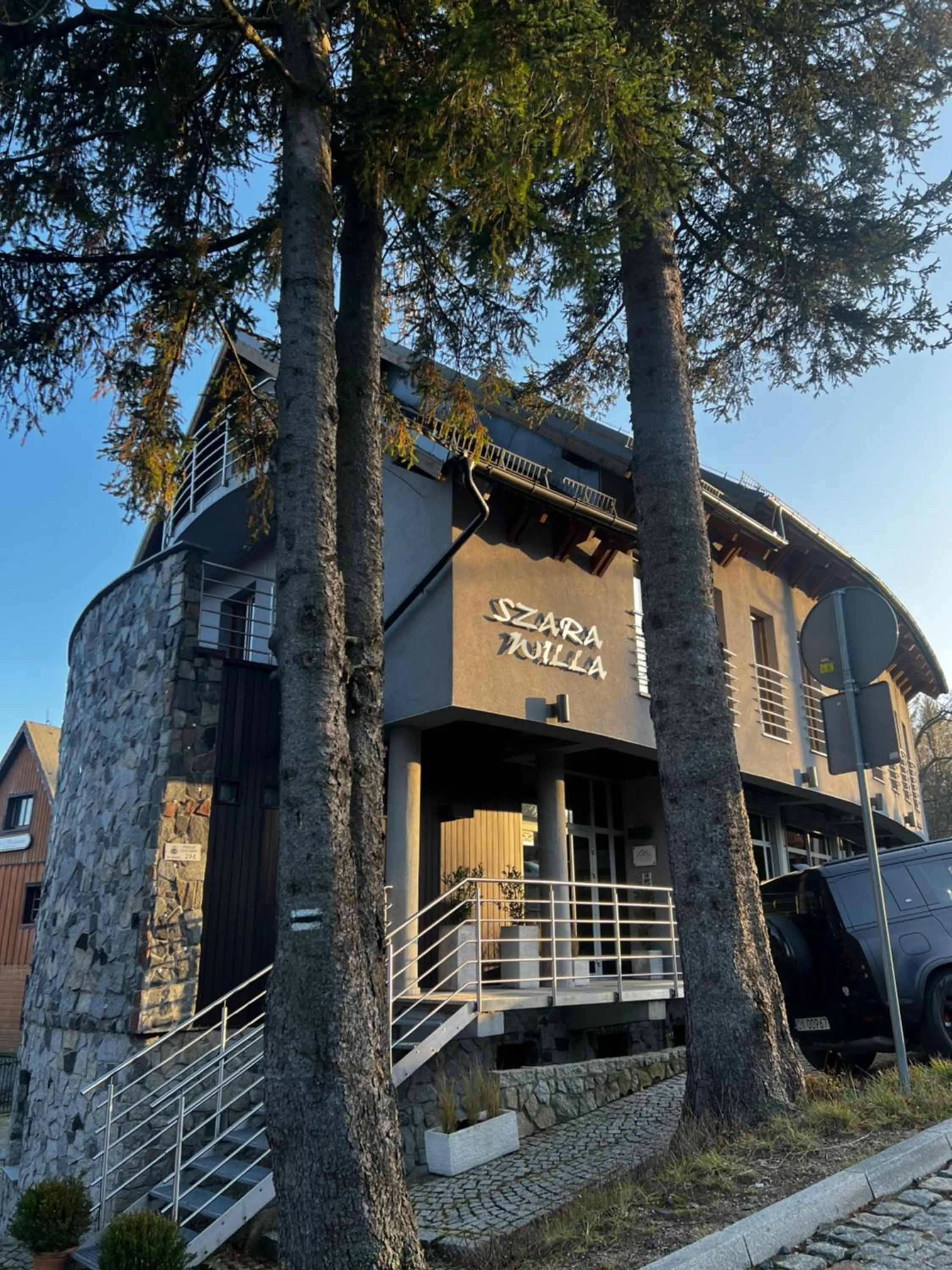 Property building in Szara Willa tuż przy wyciągu na Szrenicę