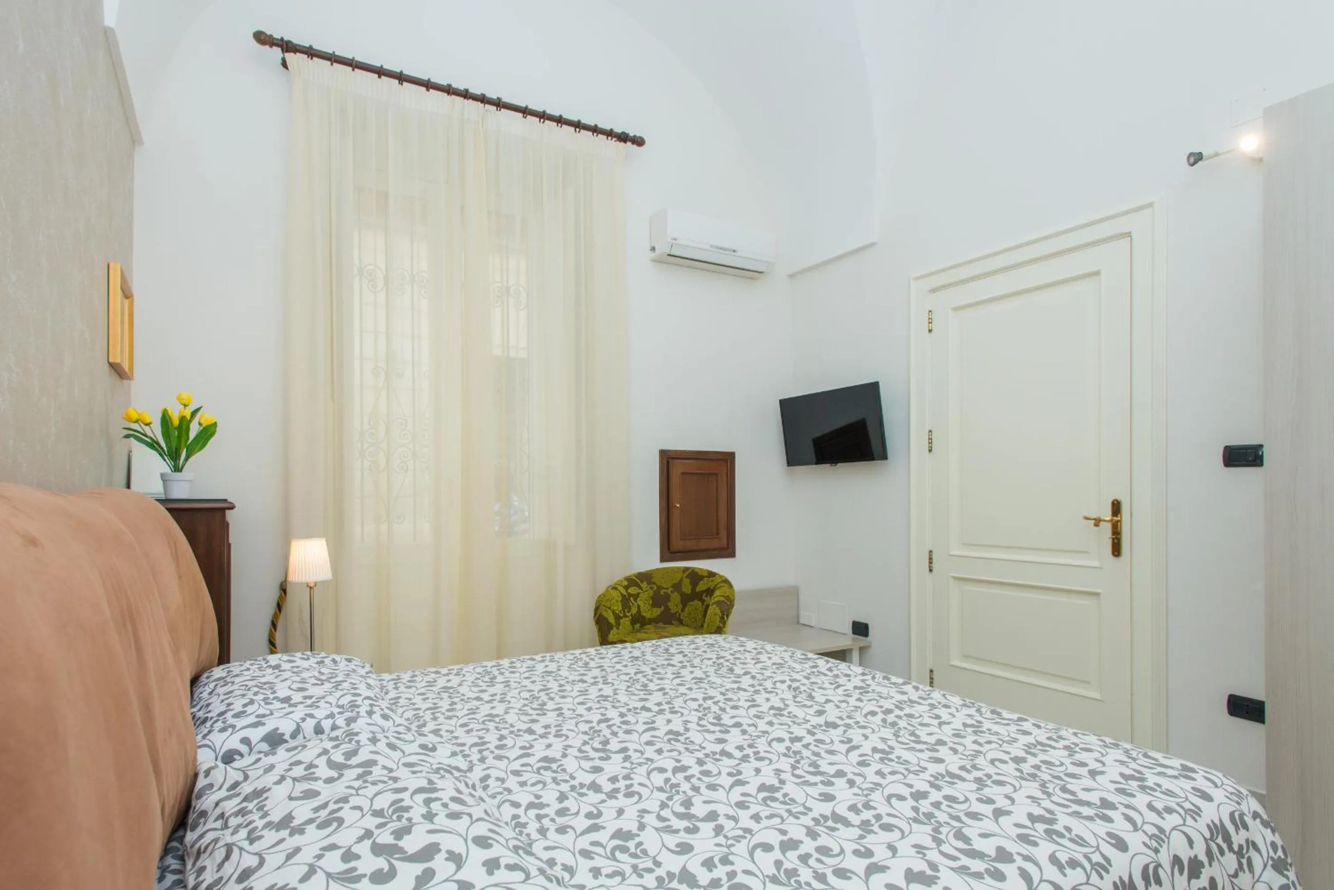 TV and multimedia, Bed in Il Garbino Suite and Apartment