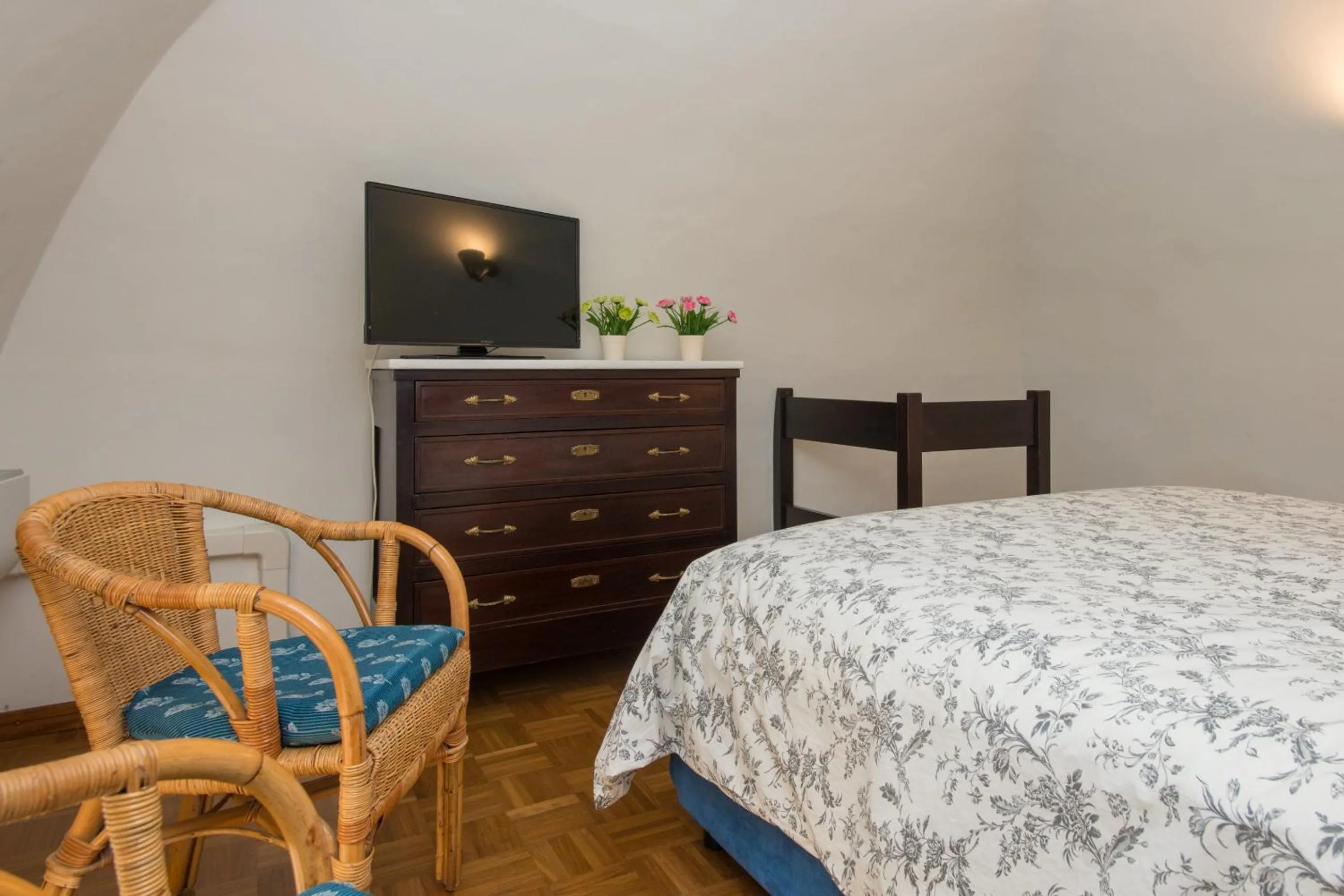 TV and multimedia, Bed in Il Garbino Suite and Apartment