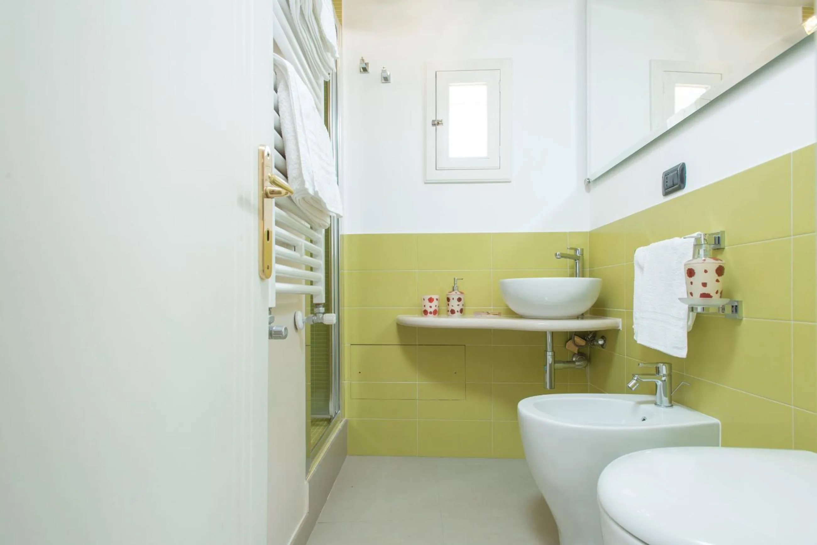 Shower in Il Garbino Suite and Apartment