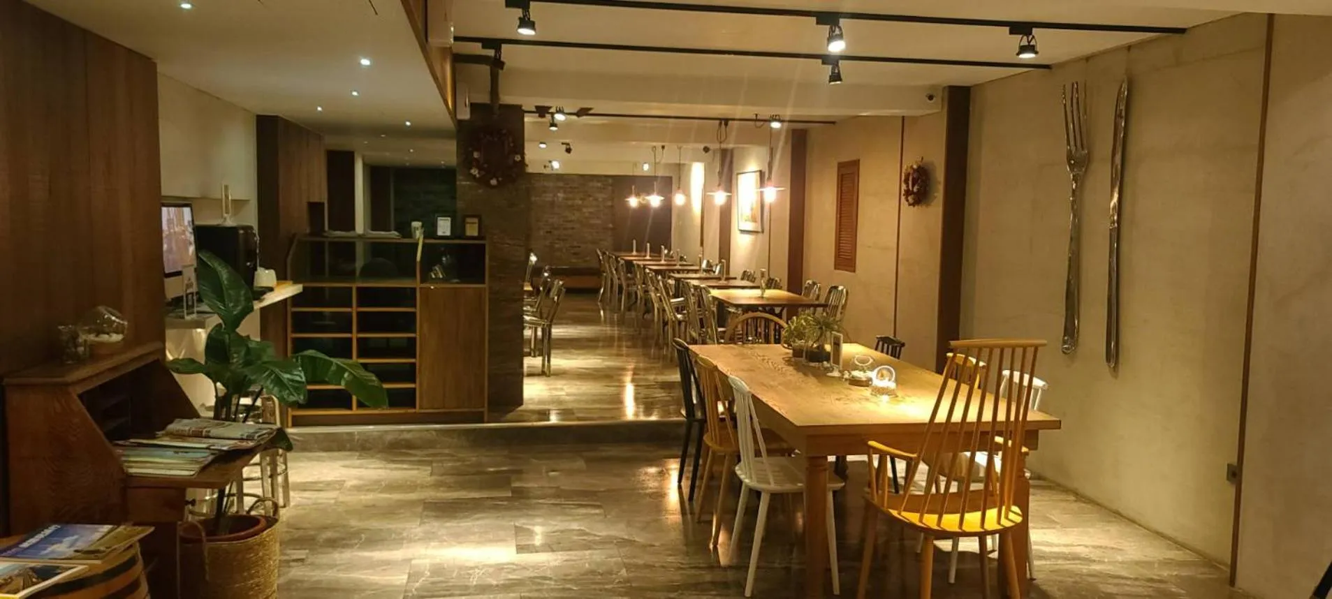 Restaurant/places to eat in PAPO'A Hotel