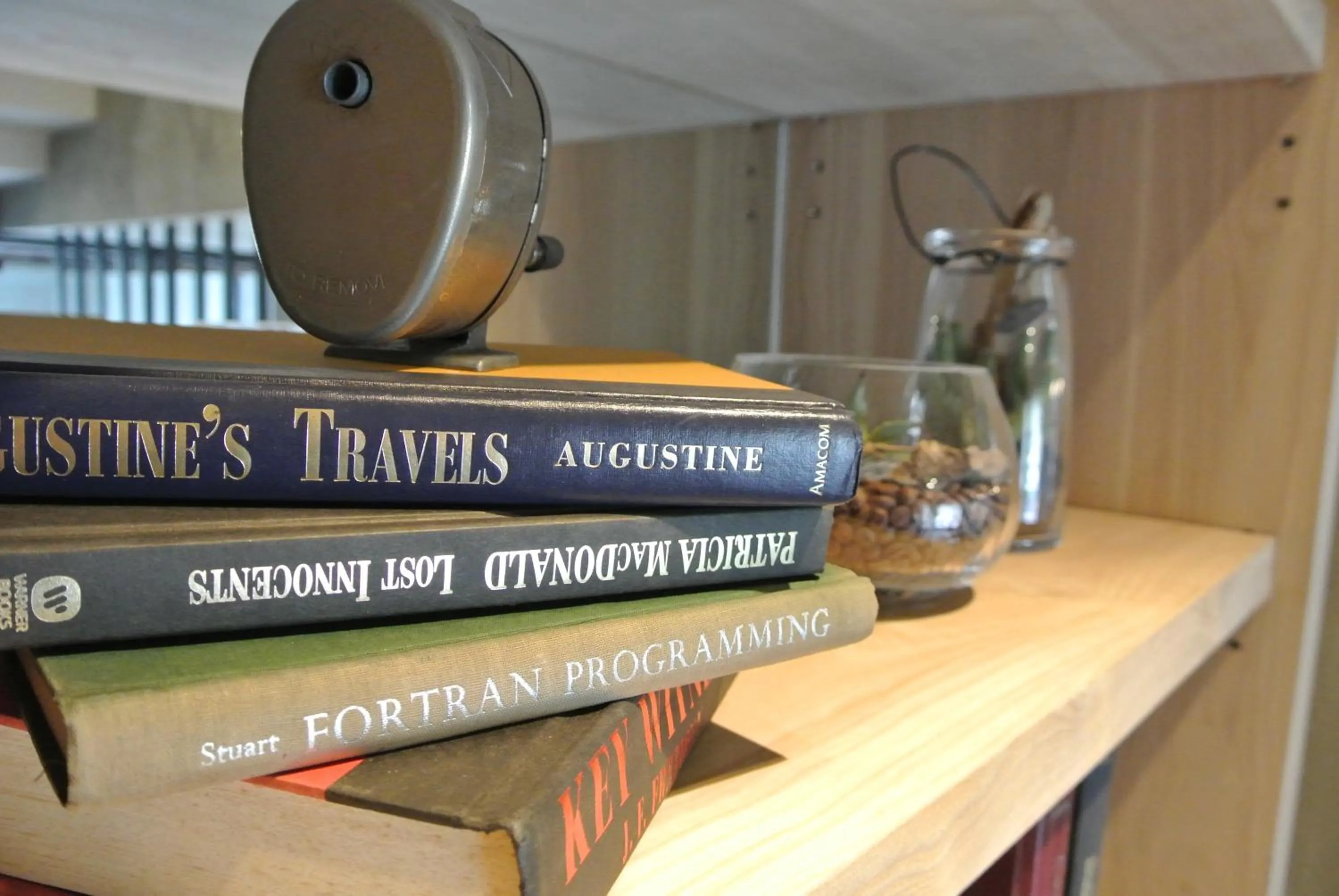 Library in PAPO'A Hotel