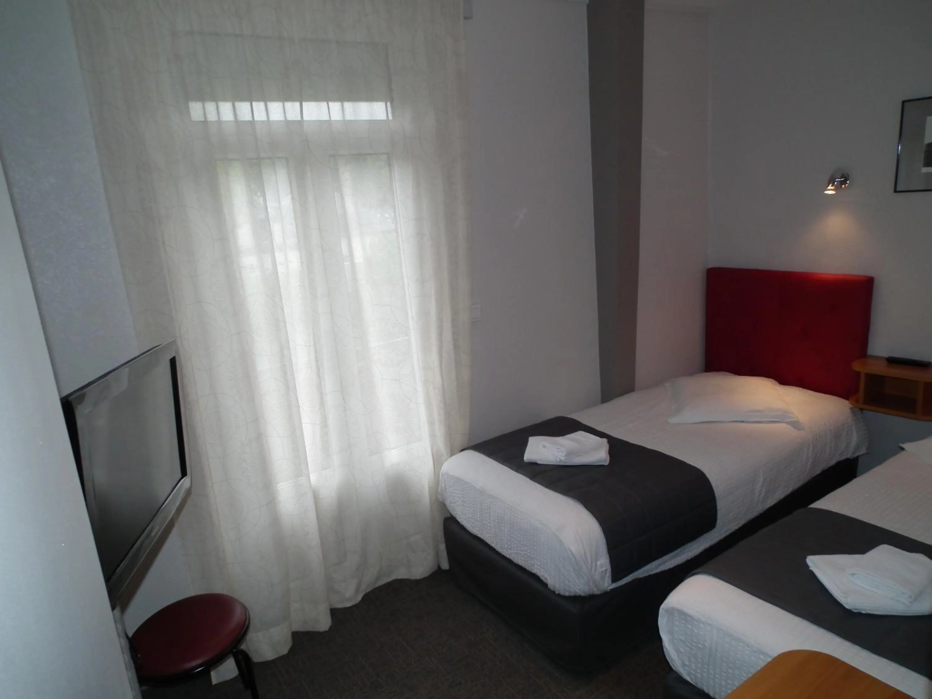 Toilet, Bed in Hôtel de l'Aviation